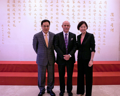 From left to right: Mr. Hejun Li, Chairman, Hanergy; Dr. Jeremy Rifkin; Ms. Changhua Wu, The Climate Group.  (PRNewsFoto/Hanergy Holding Group Limited)
