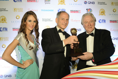 Executive Director of Hainan Airlines in the United States Joel M. Chusid and World Travel Awards founder and President Graham E. Cooke hold Hainan Airlines' award for 