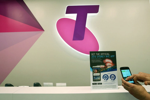 Tapit enables Telstra Point of Sale materials, just tap to install the New Years Eve app.  (PRNewsFoto/Tapit Media Pty Ltd)
