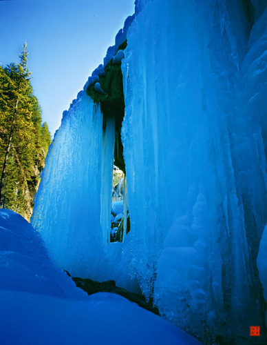 The icefall of Jiuzhaigou.  (PRNewsFoto/Jiuzhaigou)
