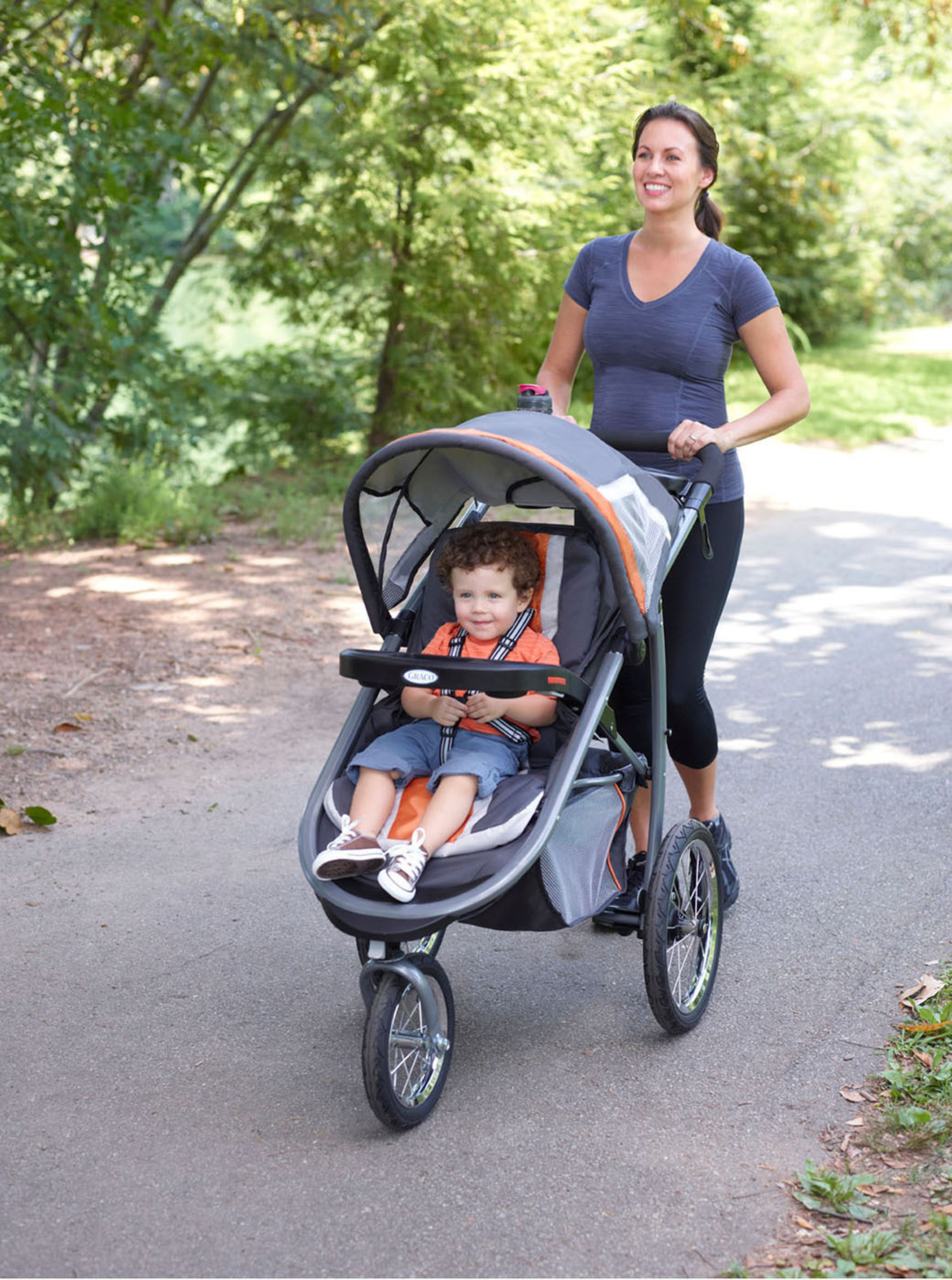 Graco's new FastAction Fold Jogger Click Connect combines the comfort and convenience of a traditional stroller with the performance and maneuverability of an all-terrain jogger. (PRNewsFoto/Graco) (PRNewsFoto/GRACO)
