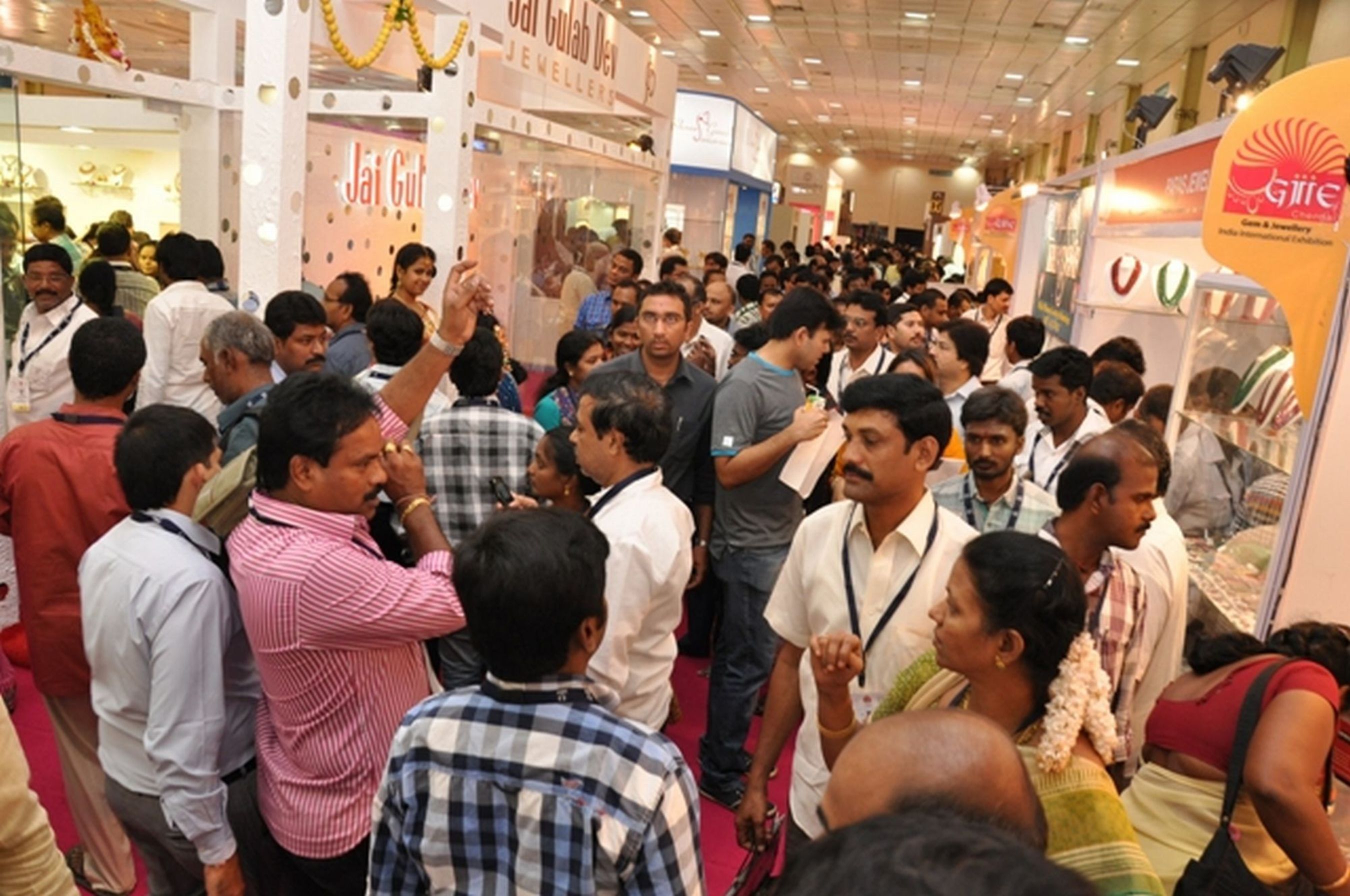 Visitors at the Gem & Jewellery India International Exhibition (GJIIE) 2013 (PRNewsFoto/UBM India Pvt Ltd)