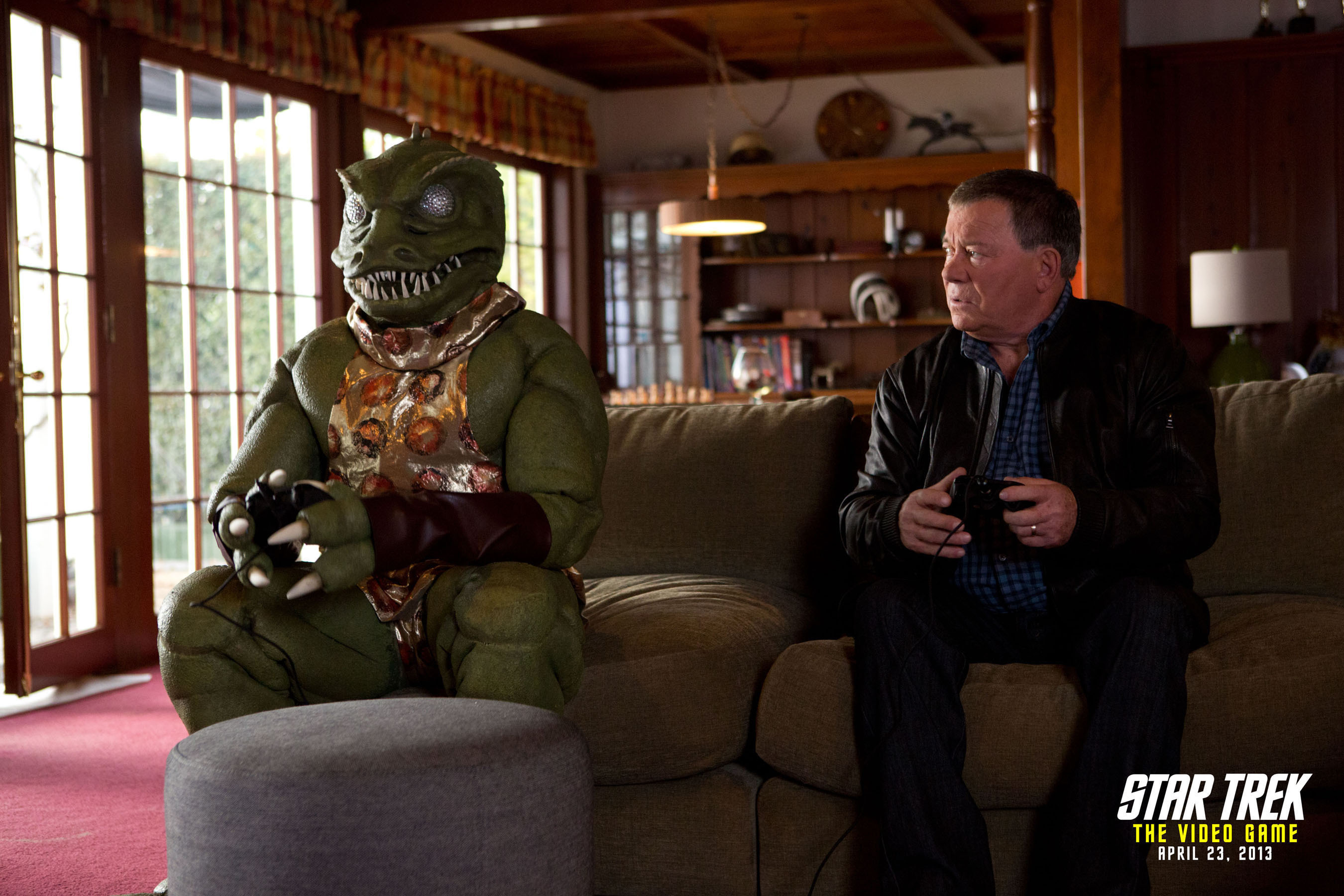 William Shatner and the Gorn reunite for the promotion of STAR TREK: THE VIDEO GAME (2013). (PRNewsFoto/Paramount Pictures Corporation) (PRNewsFoto/PARAMOUNT PICTURES CORPORATION)