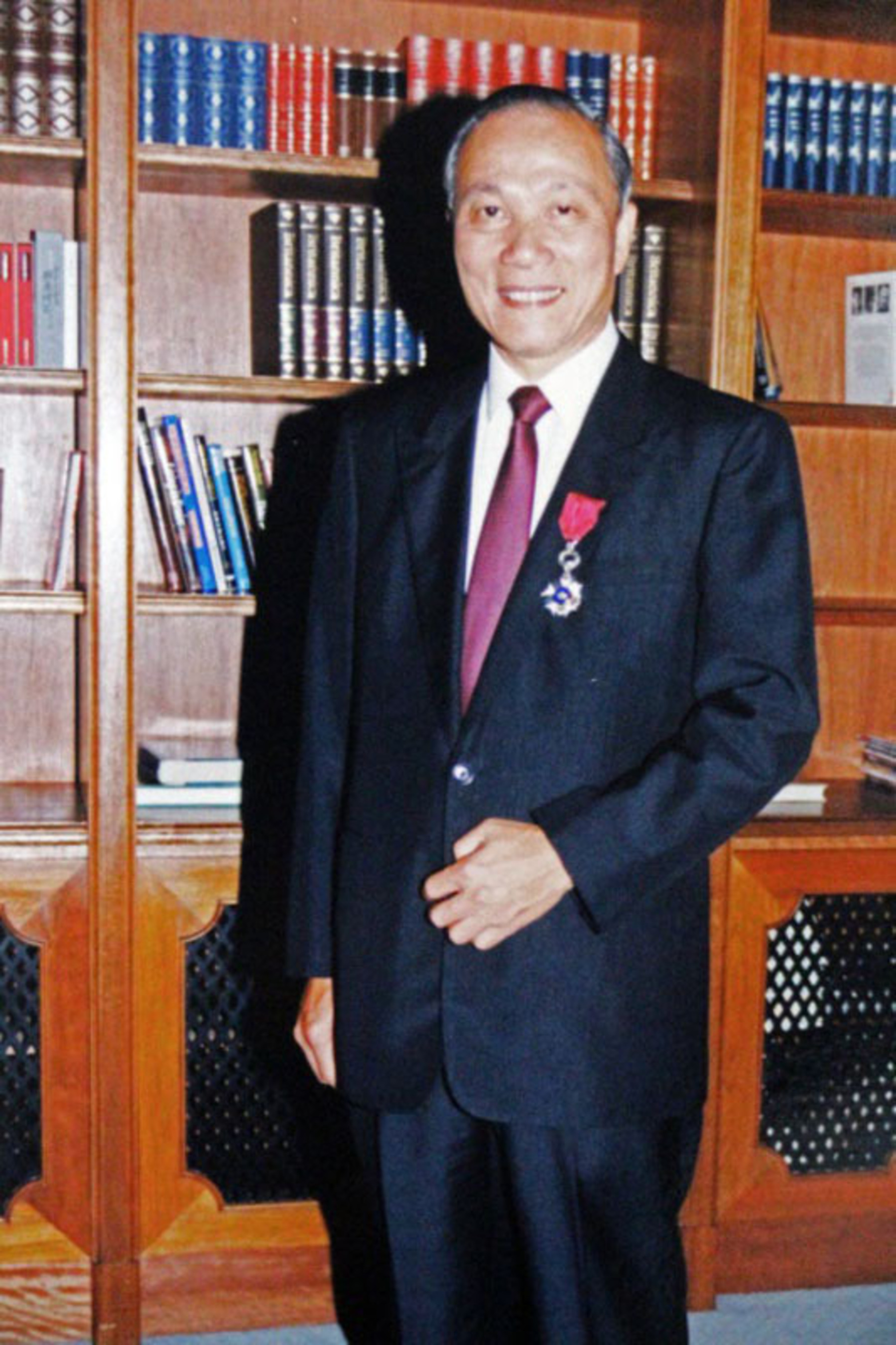 Leung Sik Wah with his Silver Bauhinia Star (2009). (PRNewsFoto/UBM Asia Ltd) (PRNewsFoto/UBM ASIA LTD)