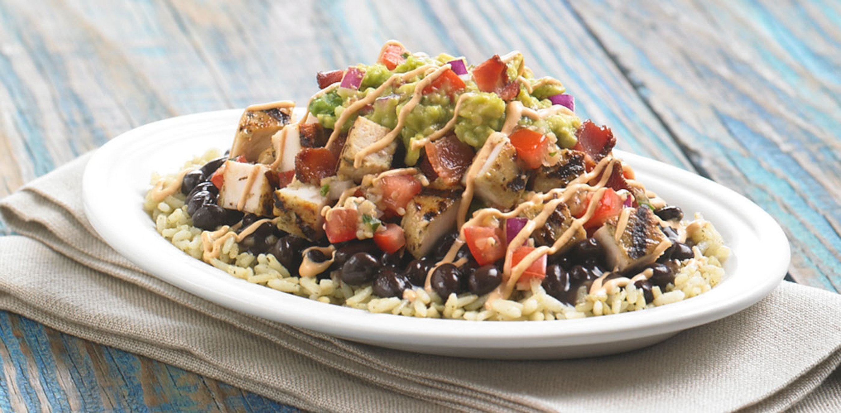 Daphne's introduces the Cali-Greek Bowl, a delicious entree that takes its inspiration from the brand's Greek heritage and adds a fresh California flair. (PRNewsFoto/Daphne's California Greek) (PRNewsFoto/DAPHNE'S CALIFORNIA GREEK)
