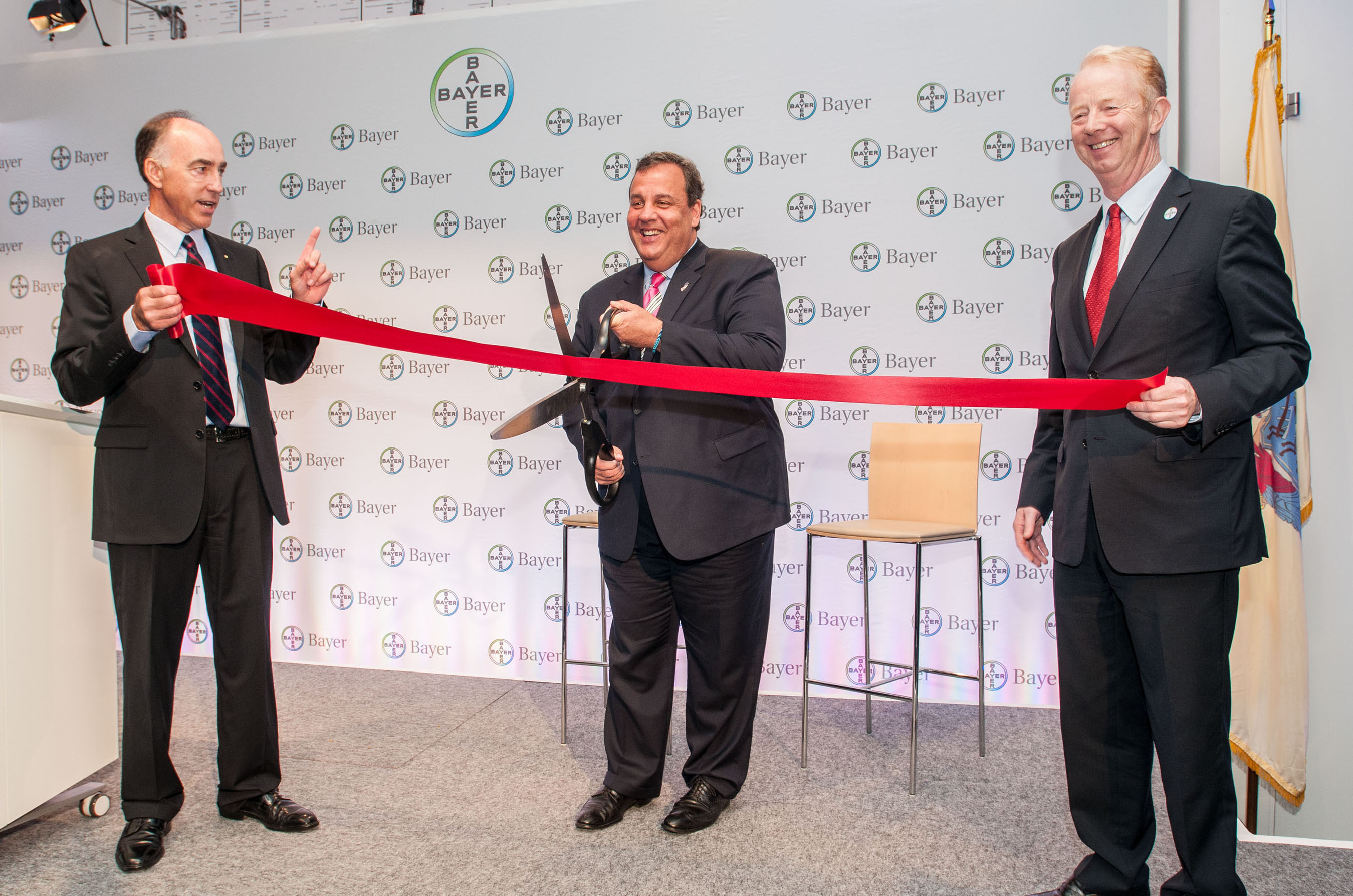 The honorable Chris Christie, Governor, State of New Jersey joins President of Bayer HealthCare Phil Blake, and Marijn Dekkers, Chairman, Bayer AG Group, Board of Management at the ribbon cutting ceremony for the grand opening of the new Bayer HealthCare U.S. headquarters in Whippany, N.J. (PRNewsFoto/Bayer HealthCare) (PRNewsFoto/BAYER HEALTHCARE)