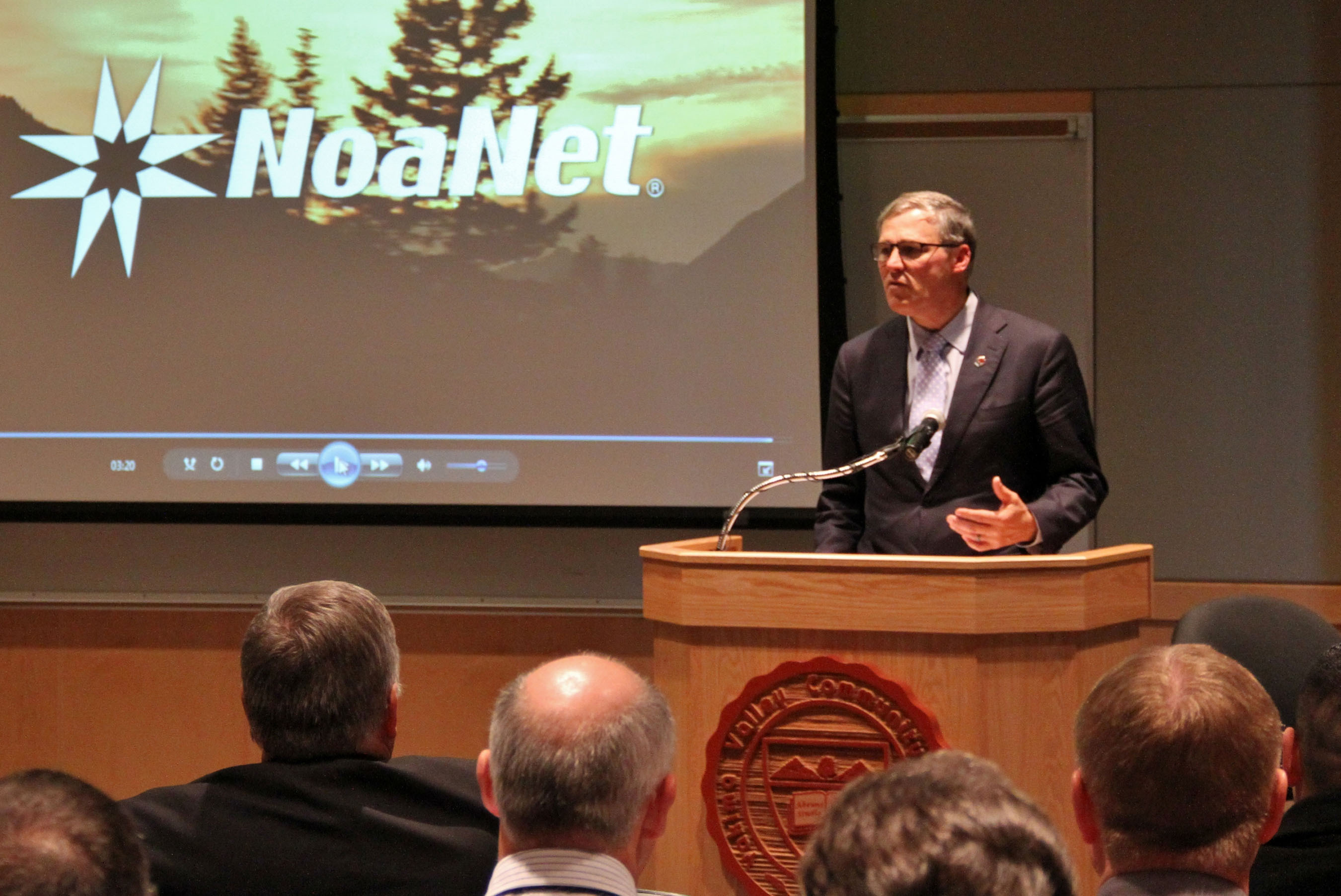 Washington Governor Jay Inslee celebrates the completion of NoaNet's open access broadband fiber network at Yakima Valley Community College. (PRNewsFoto/NoaNet) (PRNewsFoto/NOANET)
