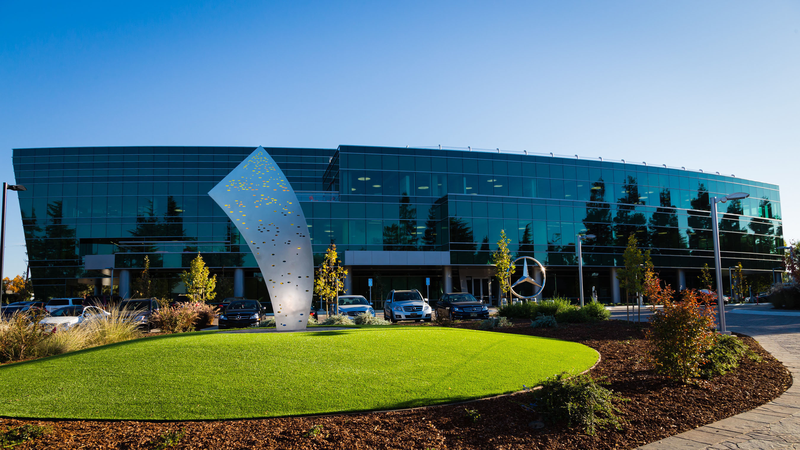 New Mercedes-Benz Research and Development Headquarters in Silicon Valley. (PRNewsFoto/Daimler Corporate Communications) (PRNewsFoto/DAIMLER CORPORATE COMMUNICATIONS)