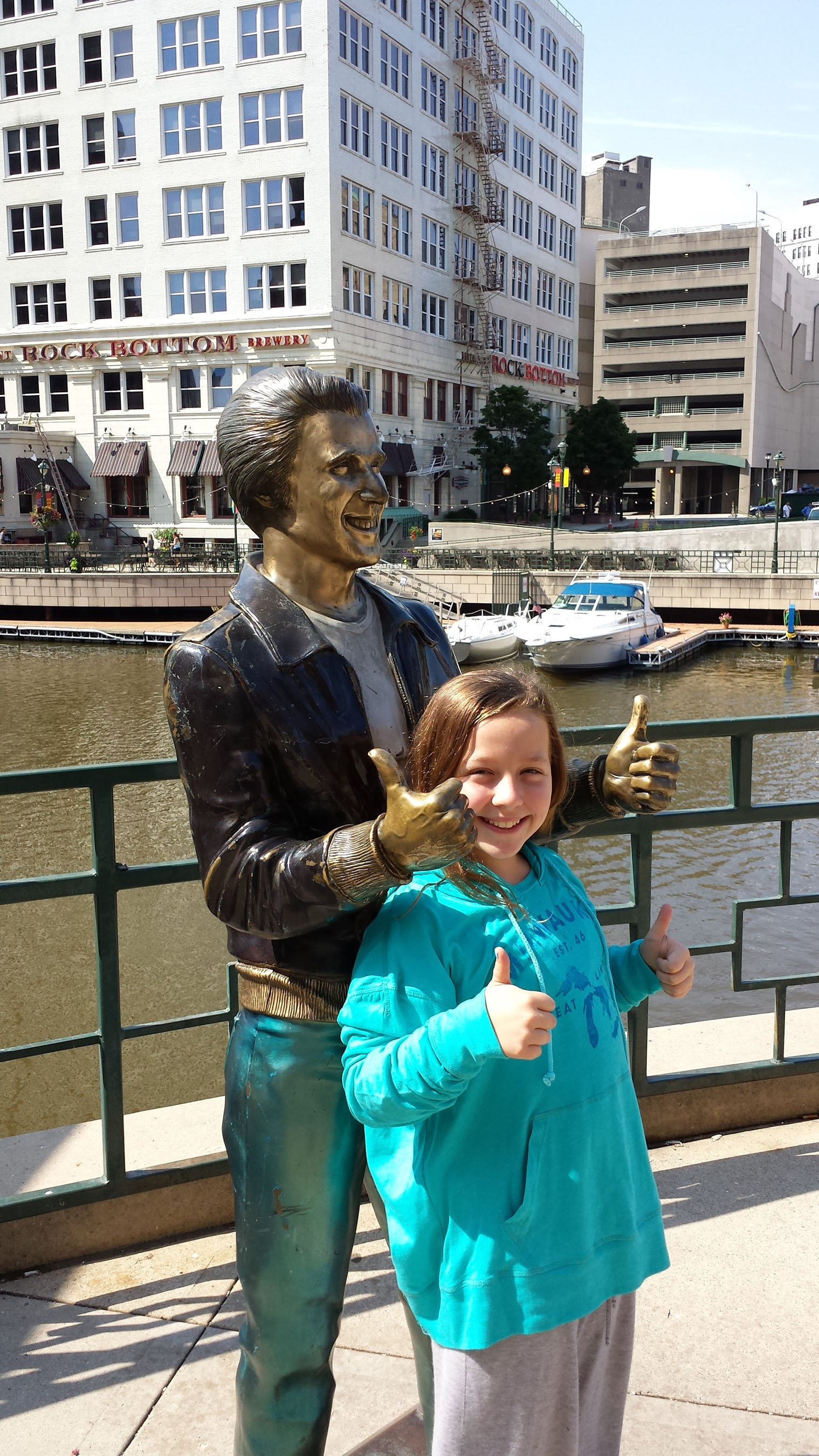 Thumbs Up for Milwaukee, Top Pick for US Family Travel for 2014!. (PRNewsFoto/ABC Travel Guides for Kids) (PRNewsFoto/ABC TRAVEL GUIDES FOR KIDS)