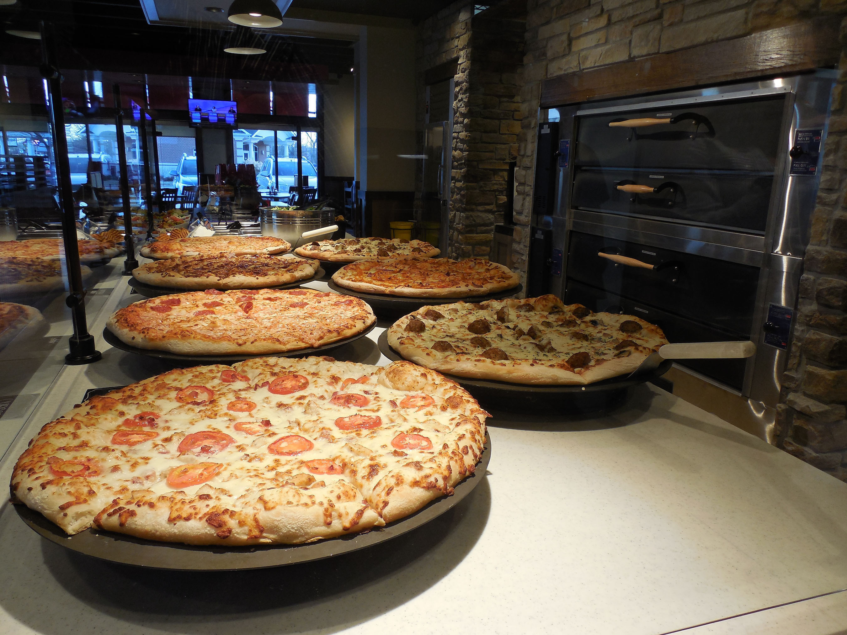 PIZZA HUT UNVEILS NEXT GENERATION RESTAURANT FORMATS. (PRNewsFoto/Pizza Hut) (PRNewsFoto/PIZZA HUT)