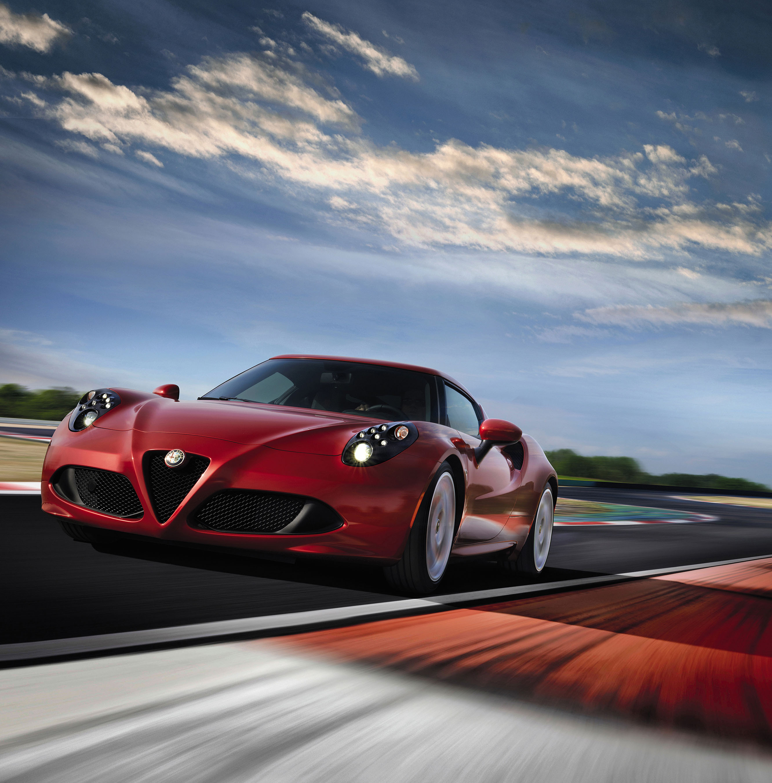 2015 Alfa Romeo 4C debuts at New York International Auto Show (PRNewsFoto/Chrysler Group LLC)