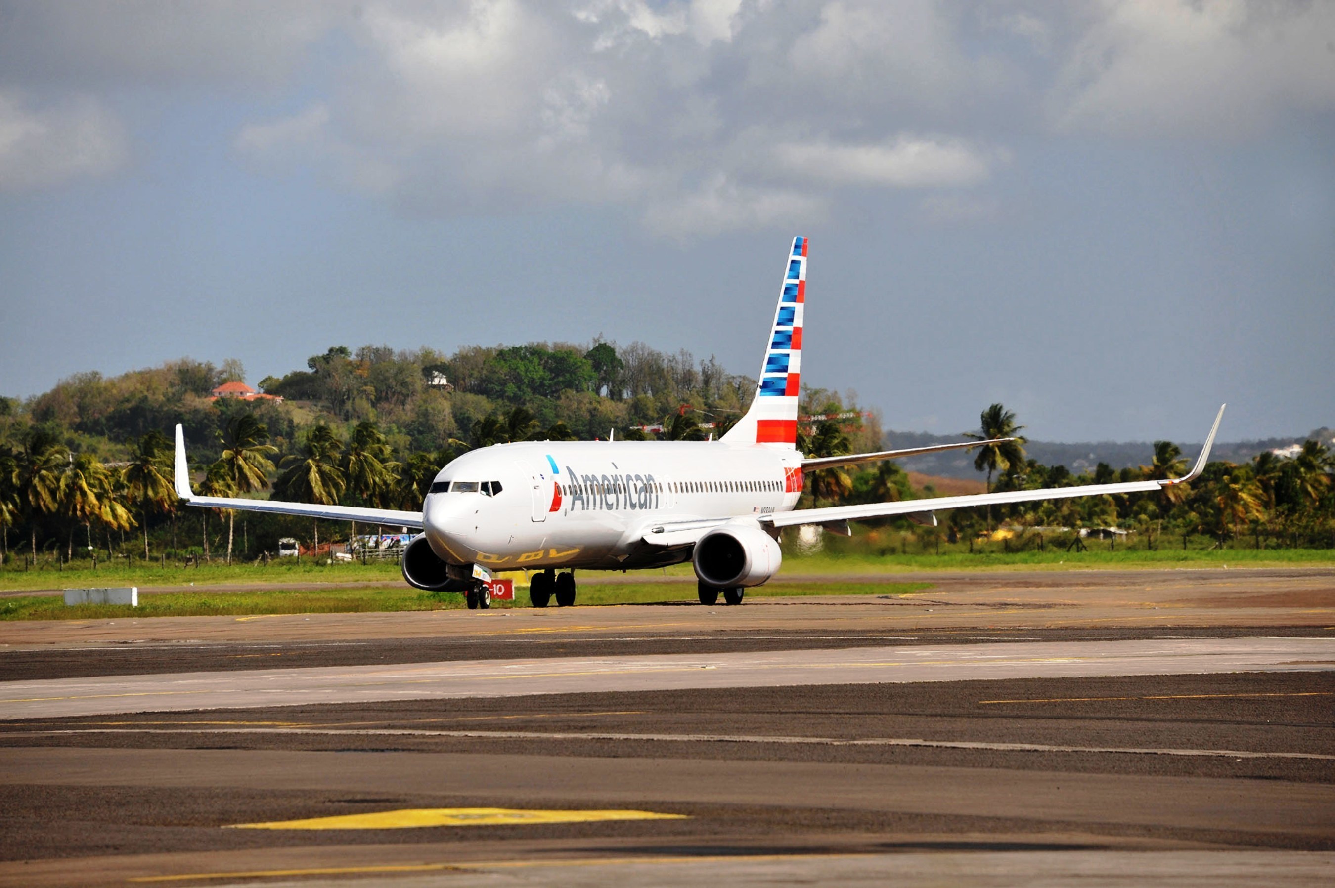 American Airlines (c) Germain Gerard. (PRNewsFoto/Martinique Promotion Bureau)