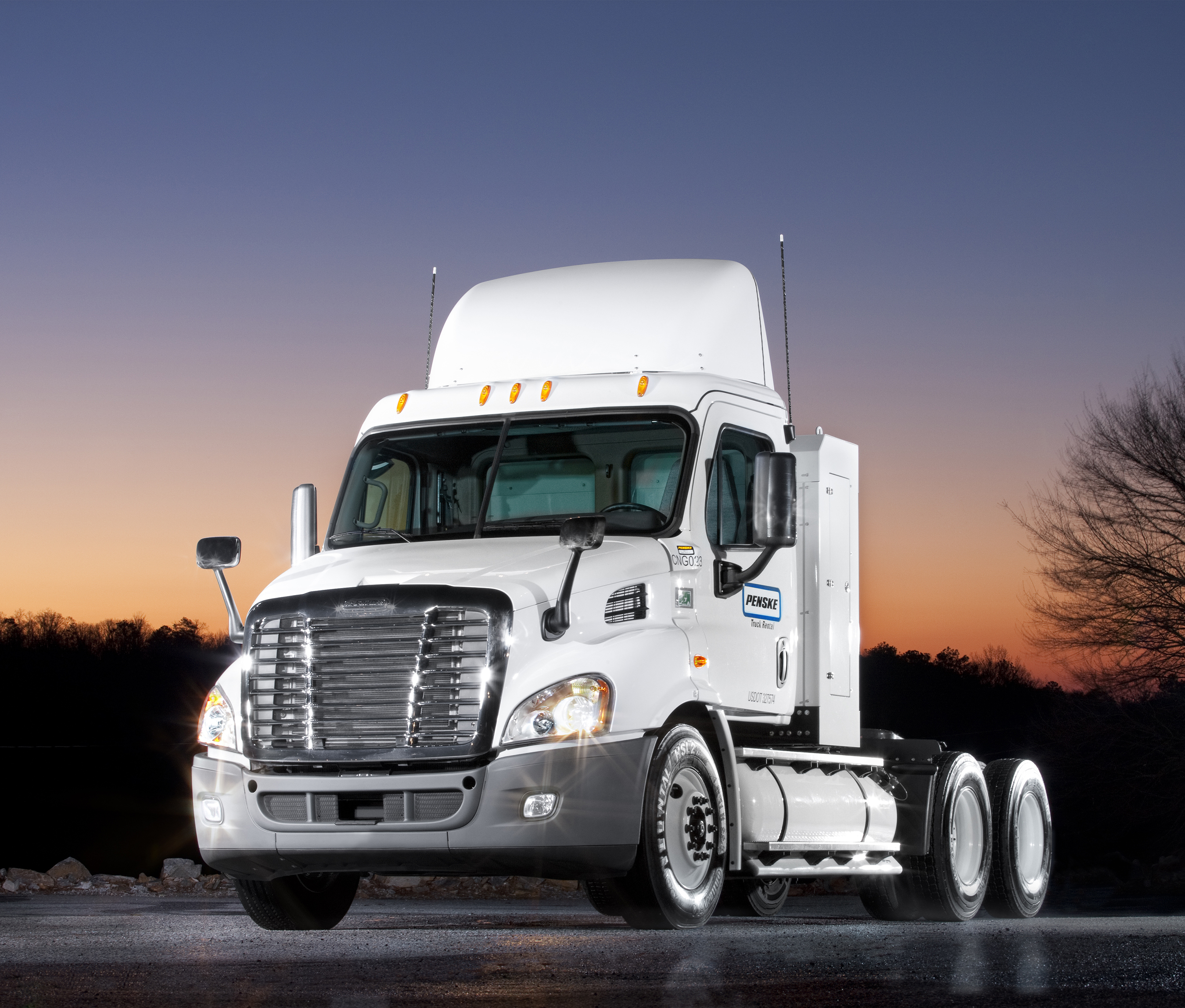 Penske Truck Leasing Repeats as U.S. EPA SmartWay Affiliate Challenge Award Winner (PRNewsFoto/Penske Truck Leasing)