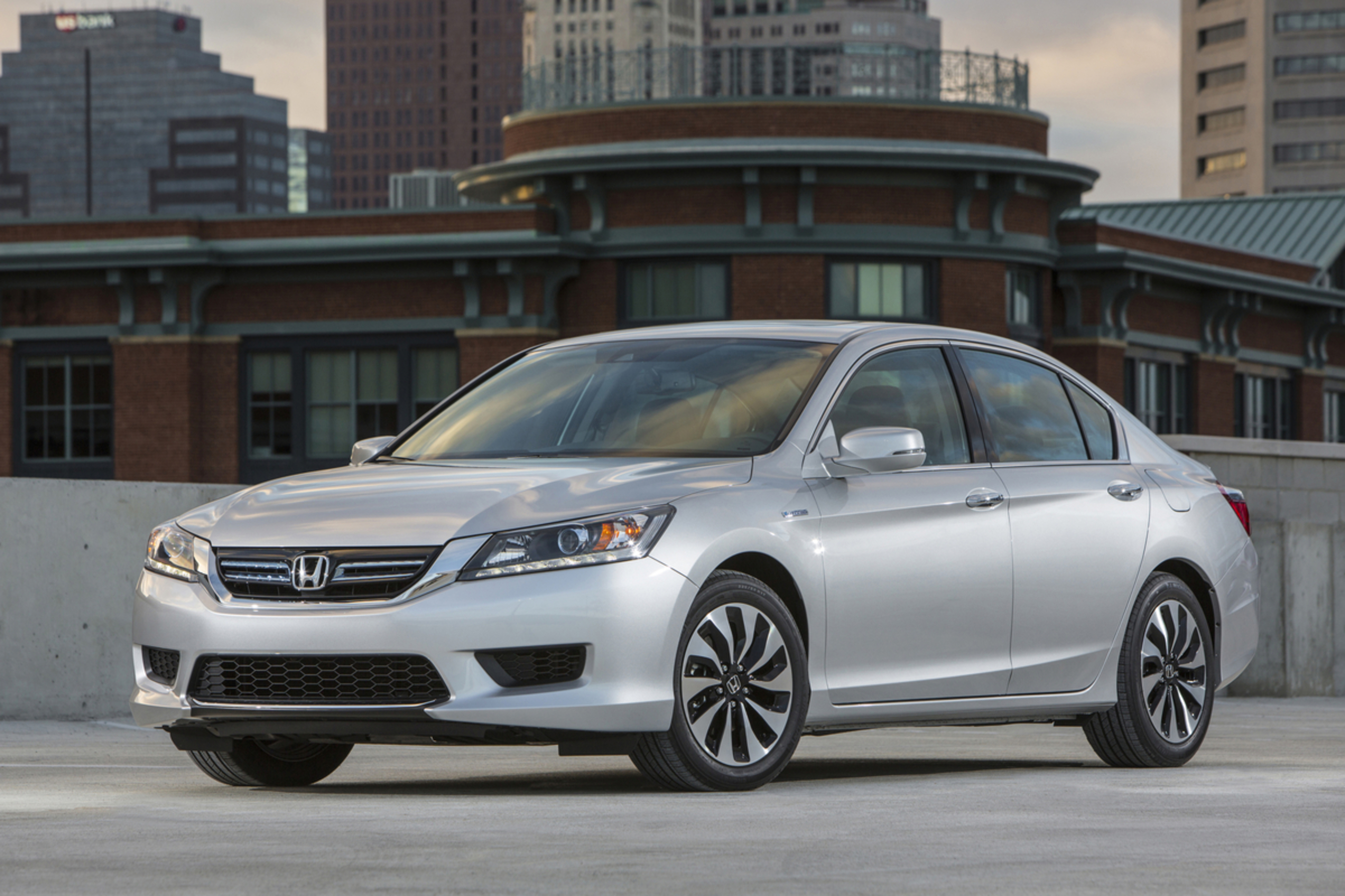 Honda Accord Hybrid and Civic Natural Gas Named to KBB.com's 10 Best Green Cars of 2014 List. (PRNewsFoto/American Honda Motor Co., Inc.)