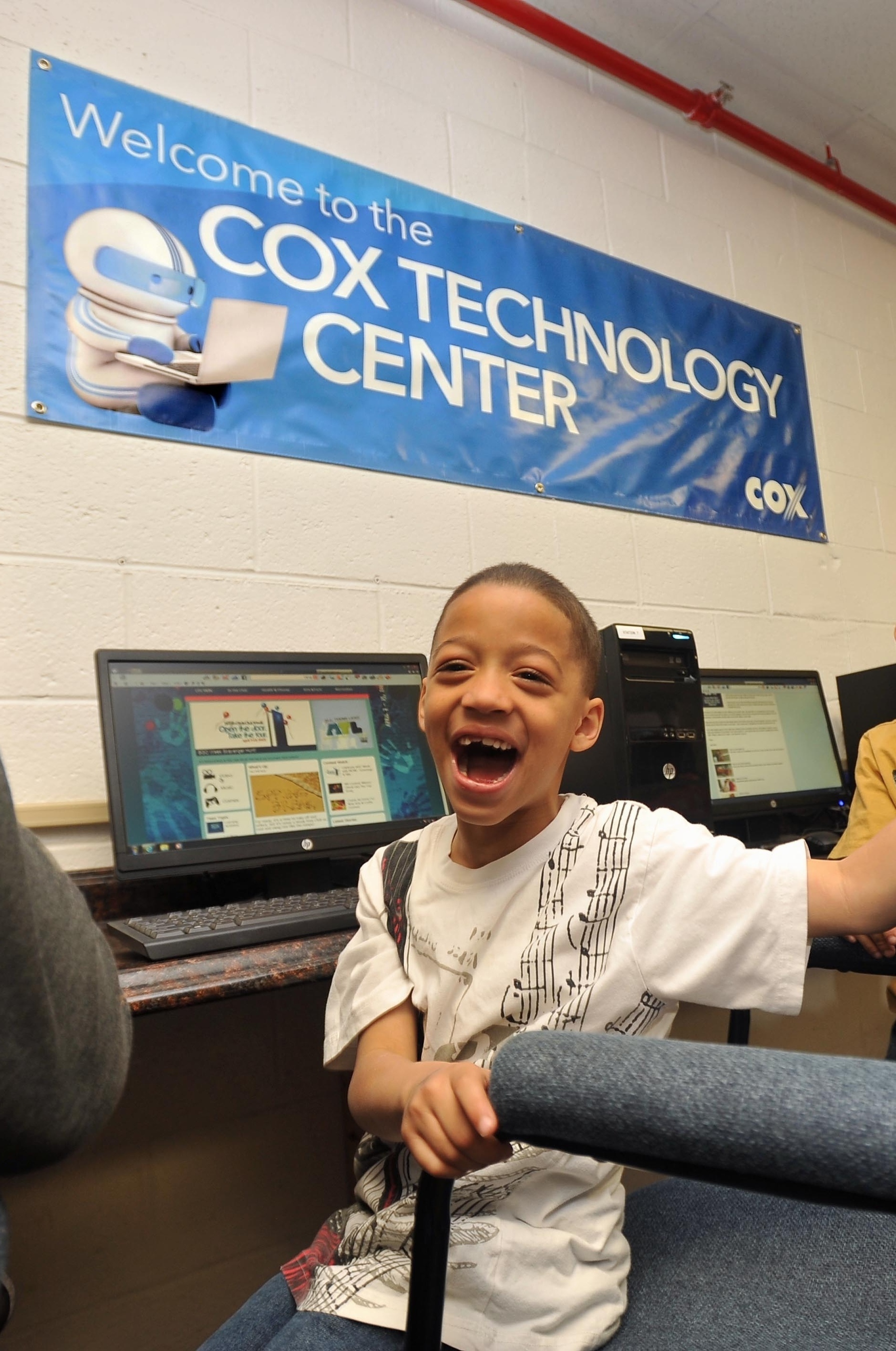 Boys & Girls Club members can use the Cox Technology Centers to assist with homework, research, job searches and college preparation. (PRNewsFoto/Cox Communications)