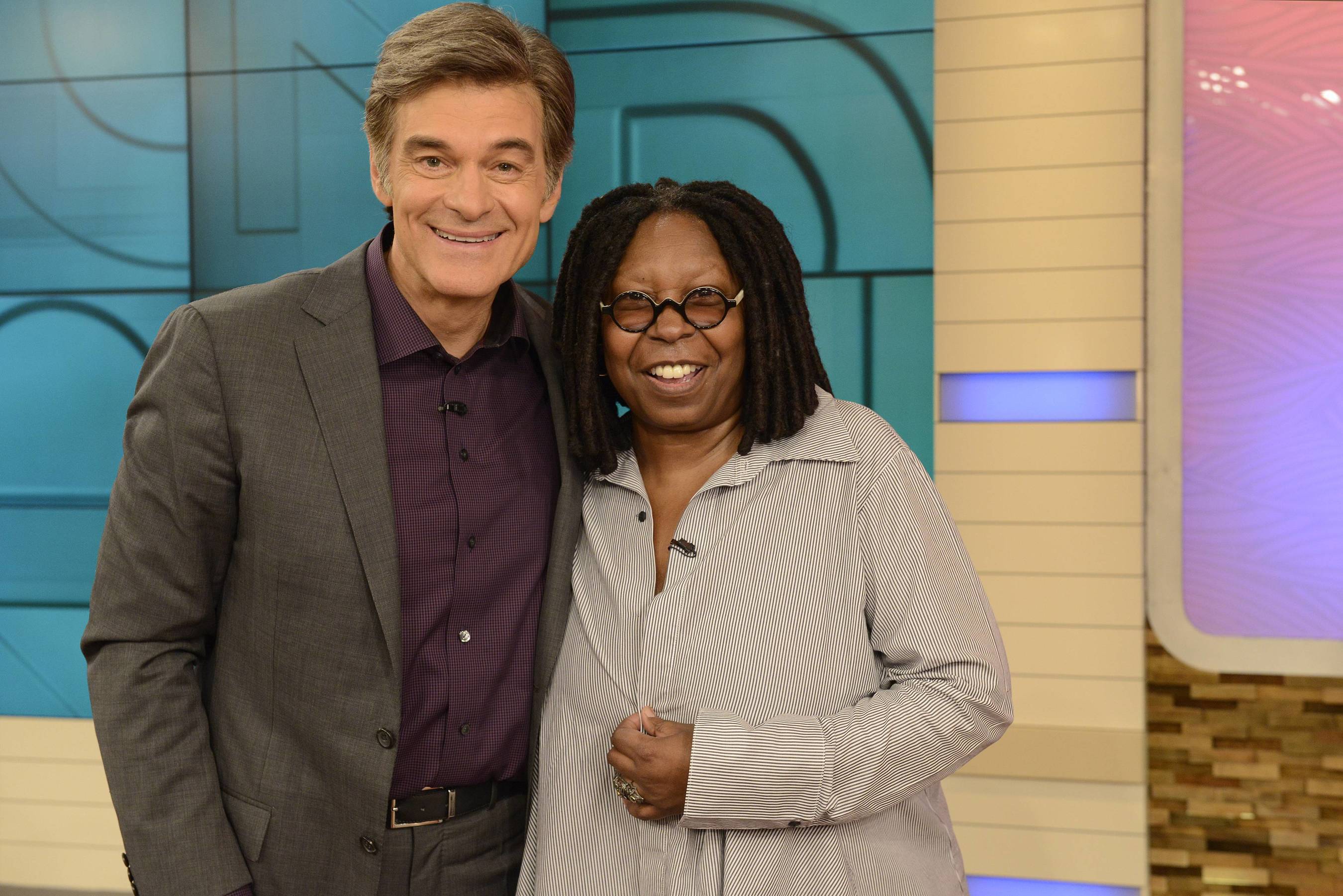 As part of May's programming, Dr. Oz welcomes Whoopi Goldberg to reveal how she quit her long-time addiction to smoking on 5/15. (PRNewsFoto/The Dr. Oz Show)
