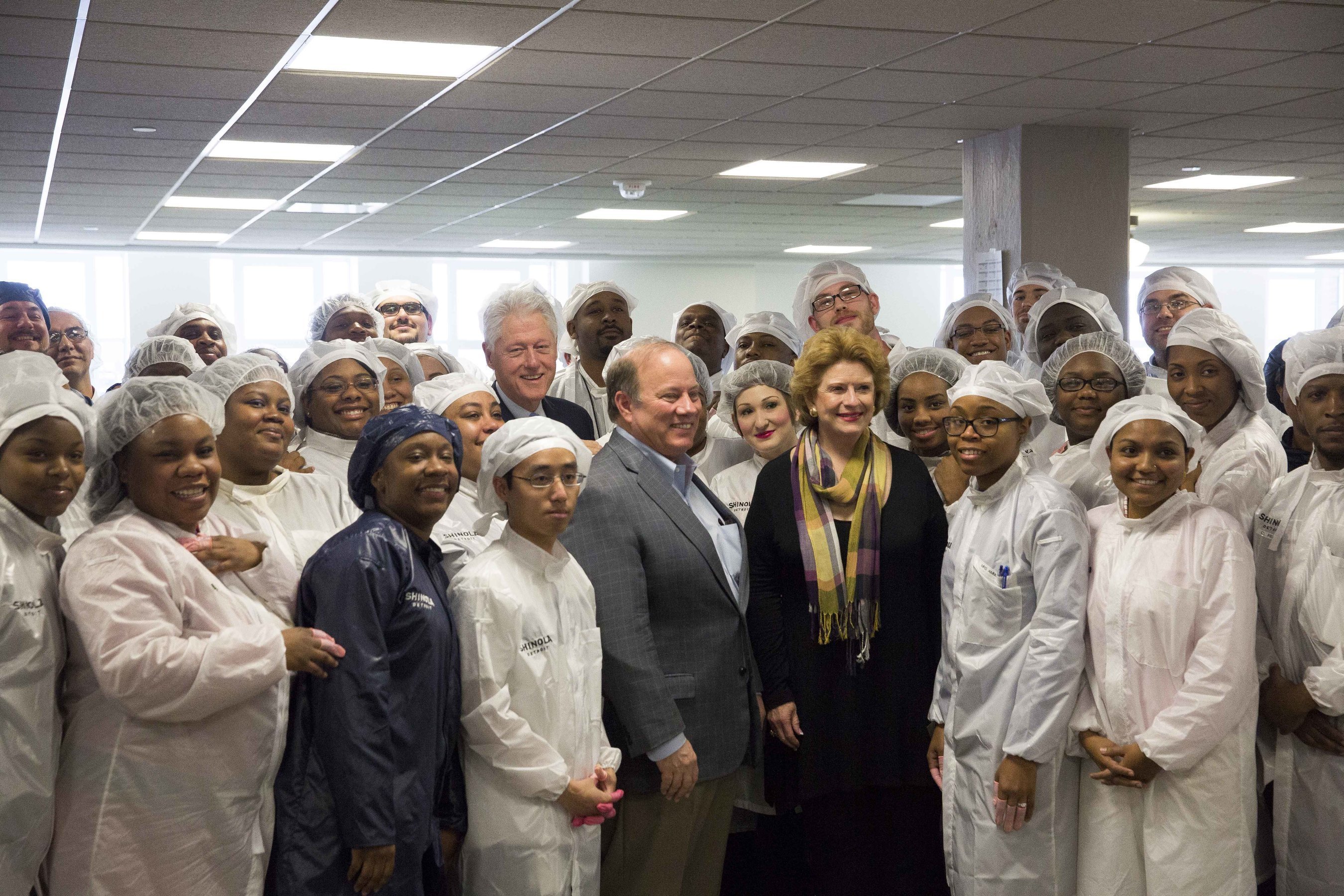 President Clinton, Detroit Mayor Mike Duggan, U.S. Senator Debbie Stabenow, Shinola Factory Workers  (PRNewsFoto/Shinola)