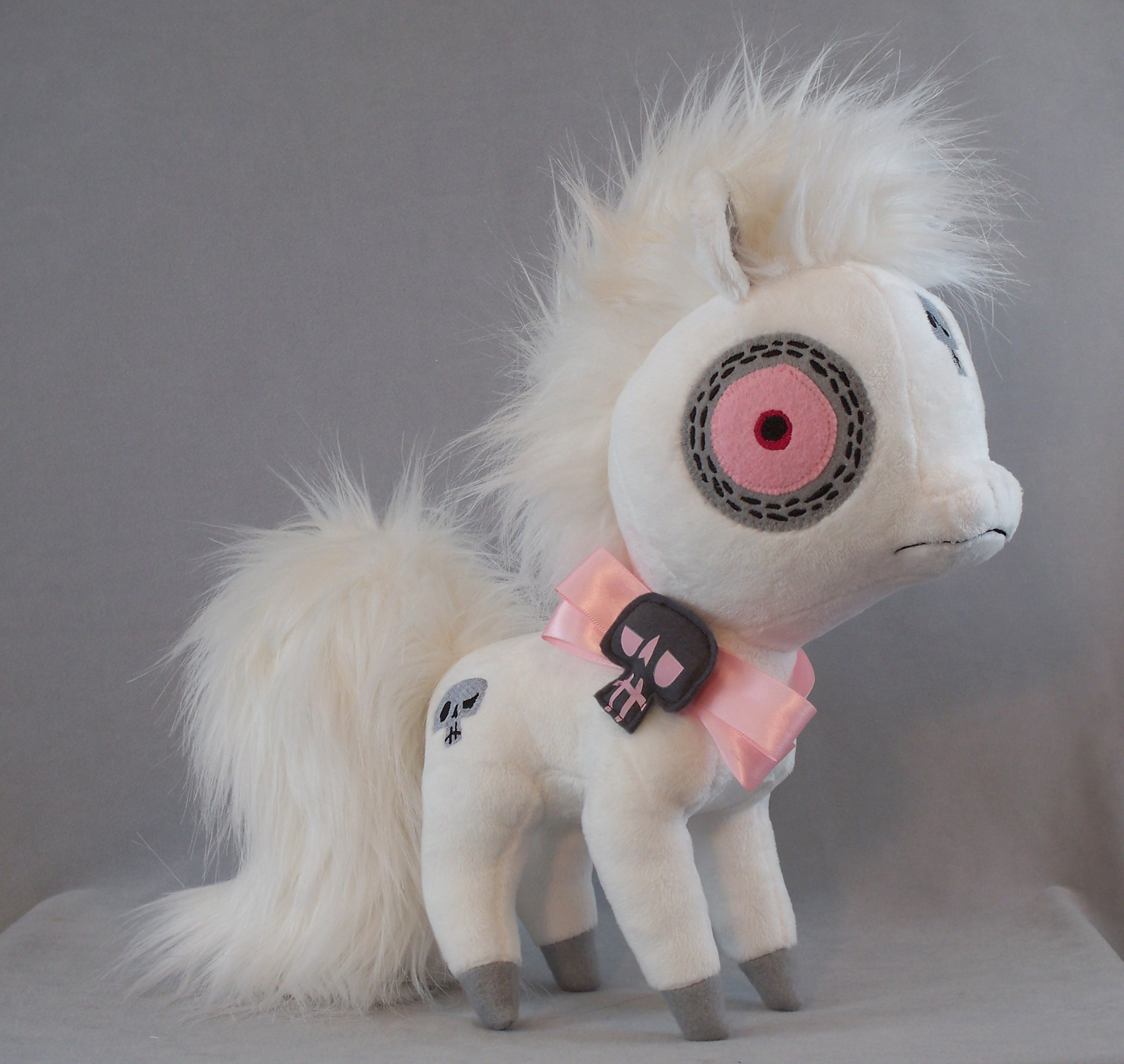 Gloomvanian Ghost Pony (PRNewsFoto/Gayle Middleton)