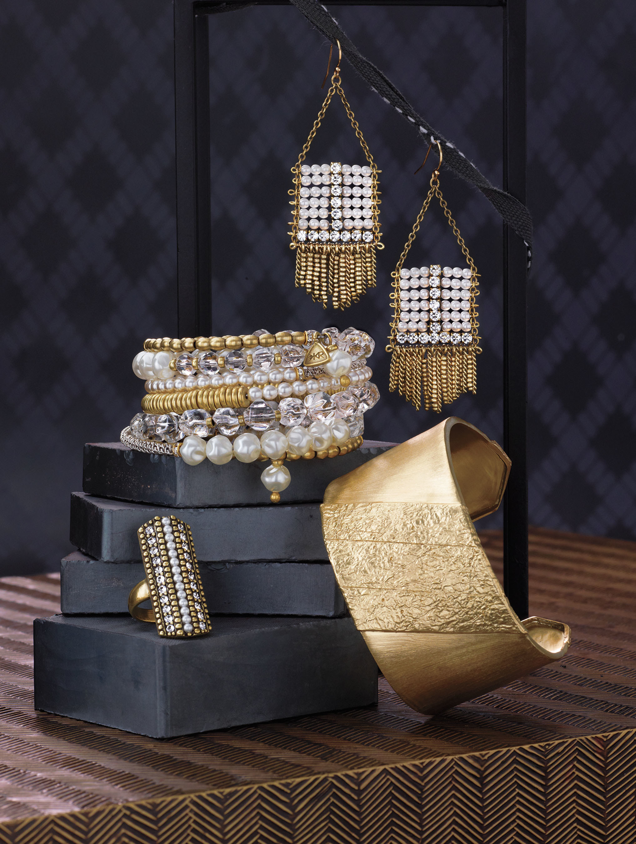 Silpada Designs Sweeps into High-fashion Jewelry Market with K & R 