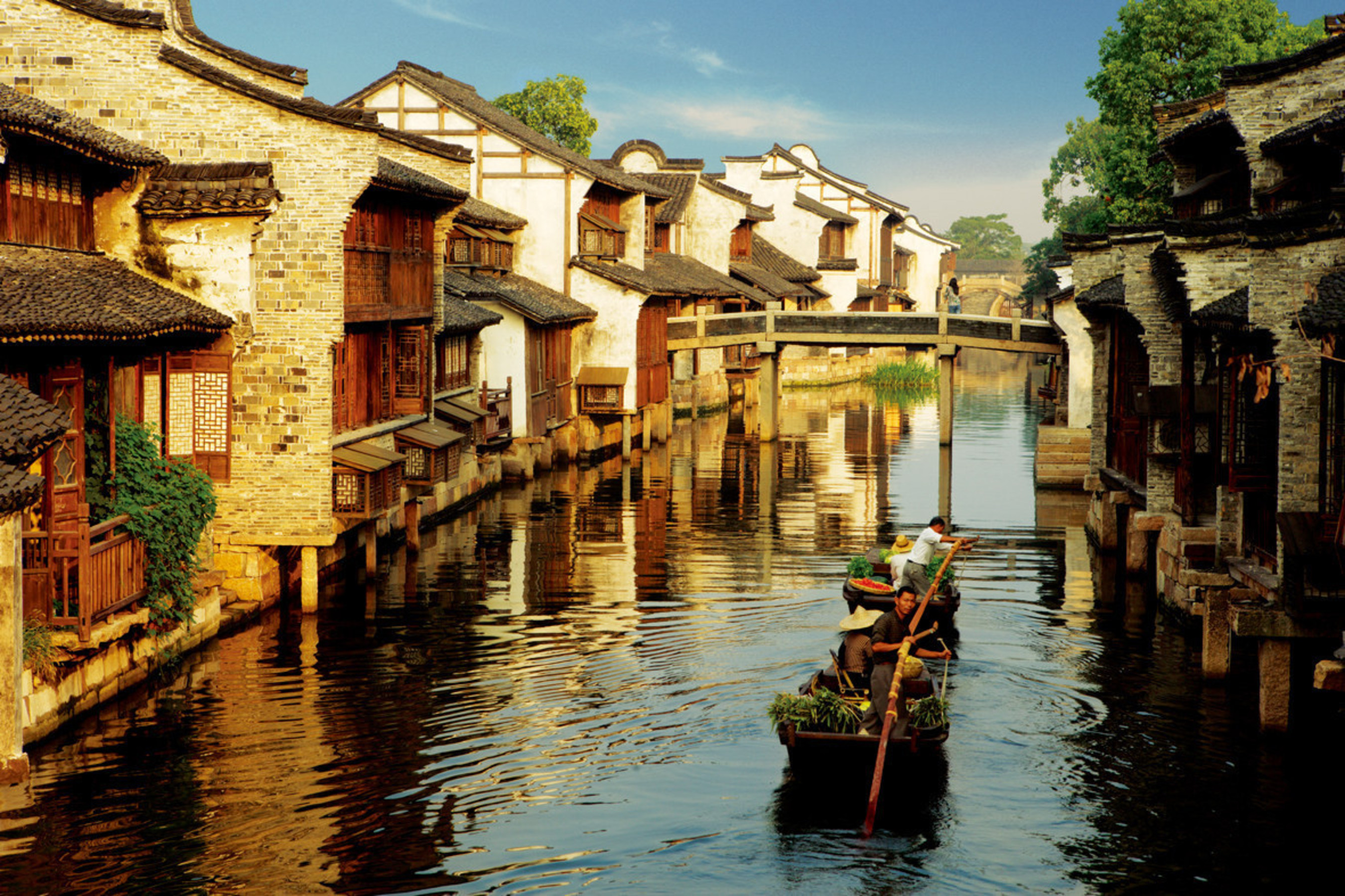 Wake up naturally on Wuzhen’s water pillow, listen to the gentle sway of the sculling boat outside the window, and experience the carefree and leisurely life in this small Yangtze River Delta town. (PRNewsFoto/Wuzhen Tourism Co., Ltd.)