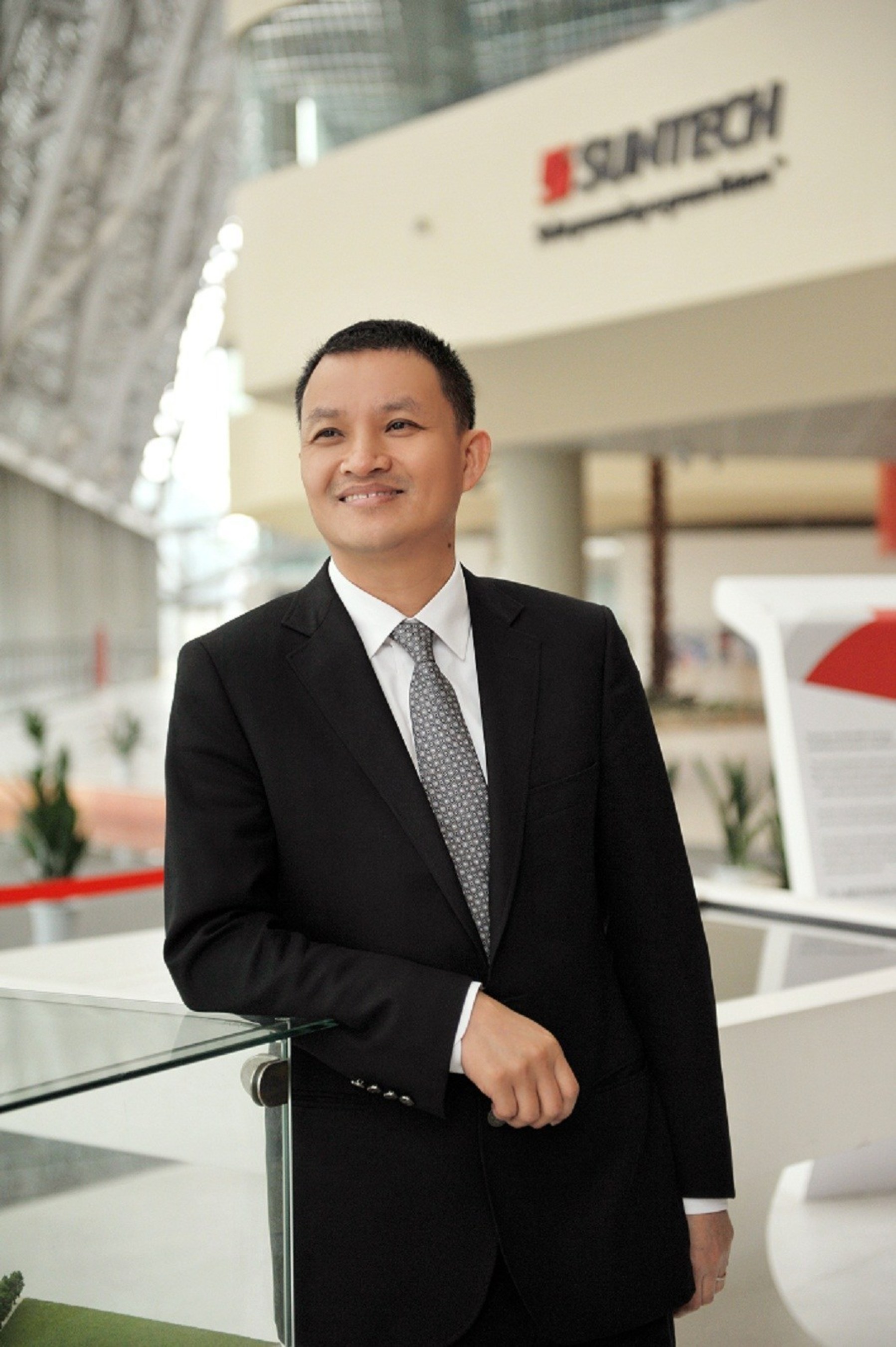 Eric Luo, Suntech CEO (PRNewsFoto/Wuxi Suntech Power Co., Ltd.)