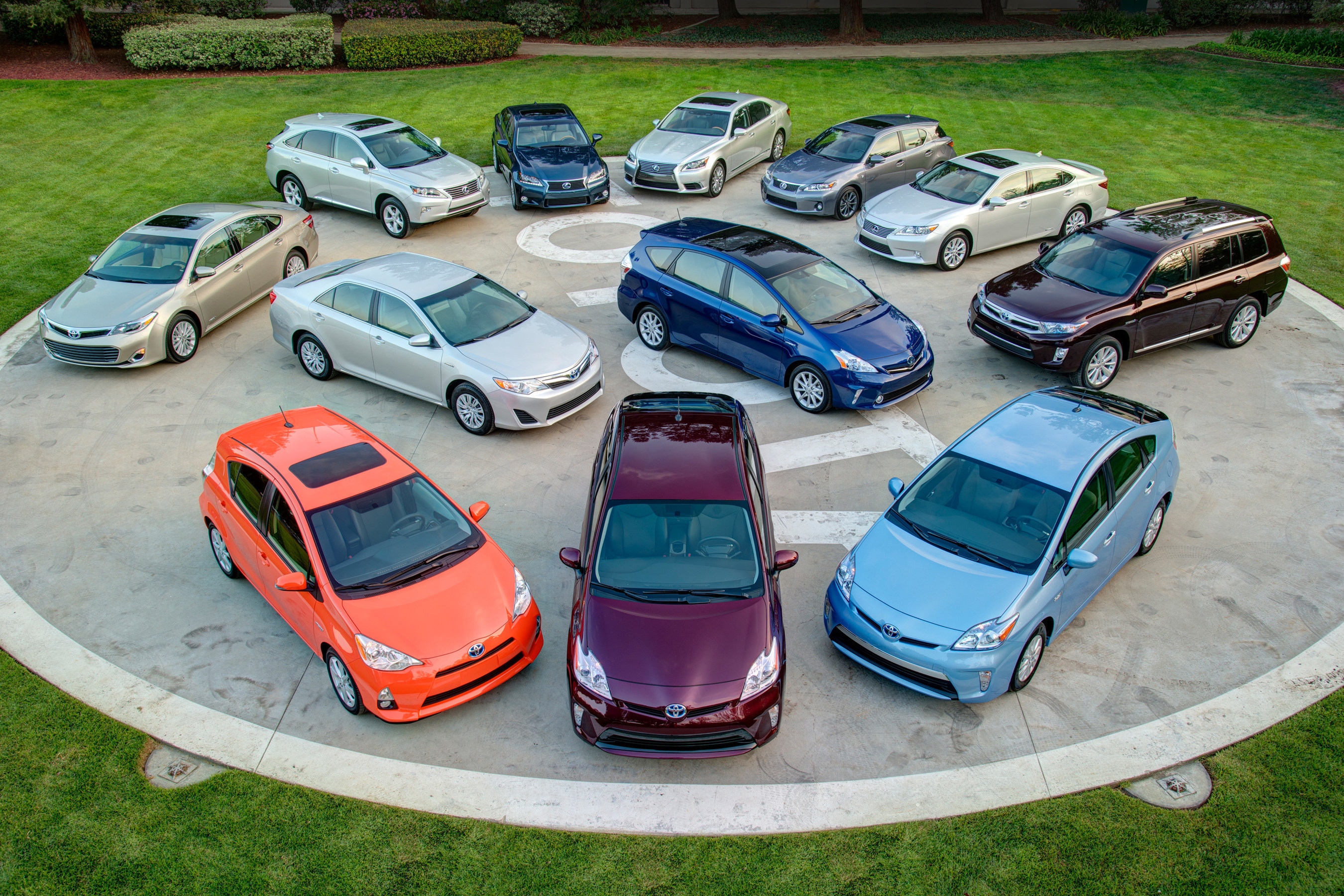 Twelve of the Toyota and Lexus hybrids available in the U.S. (April 2013)
 (PRNewsFoto/Toyota)