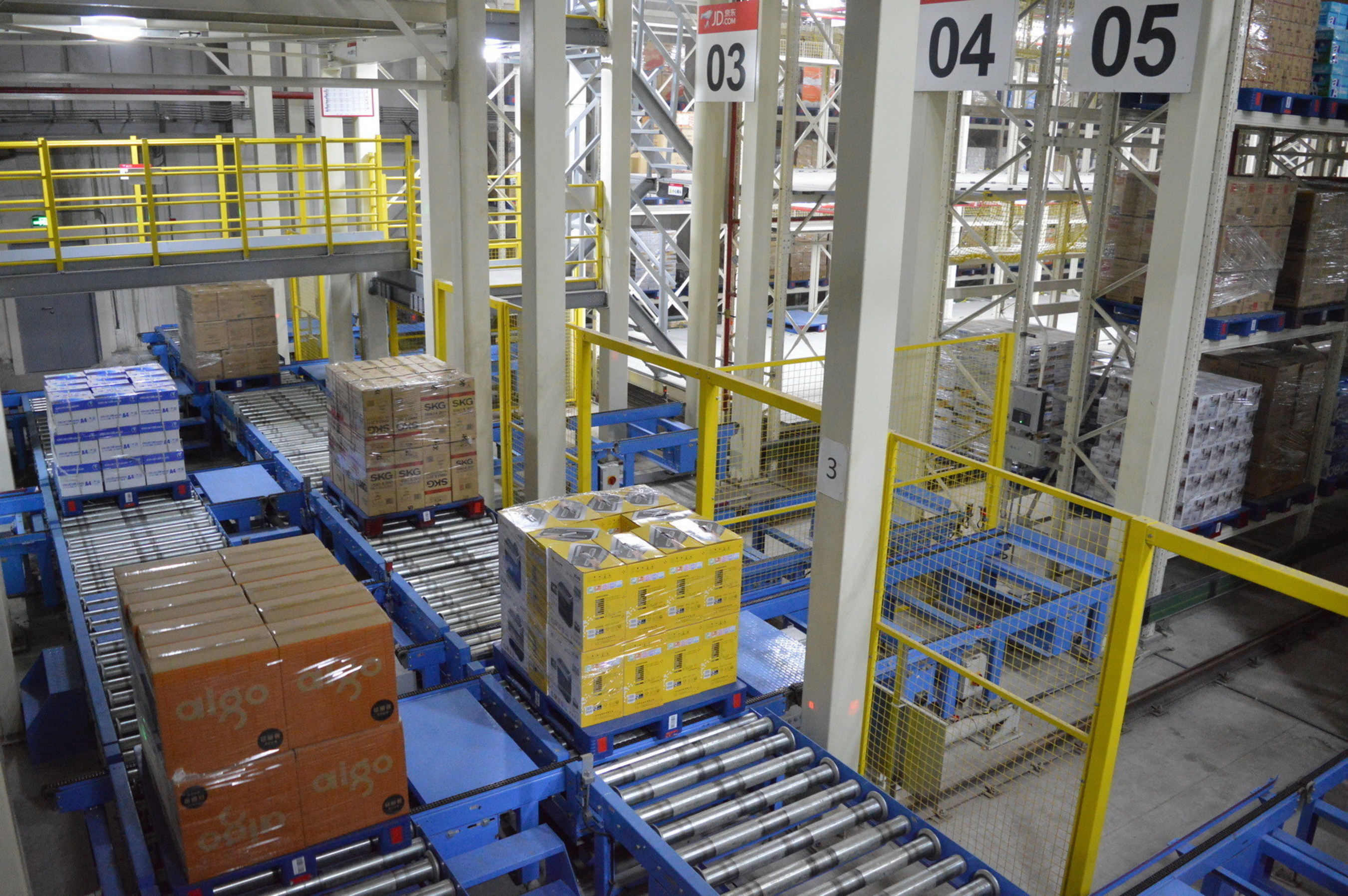 JD.com launched the initial phase of its Asia No. 1 Shanghai warehouse on October 20, 2014