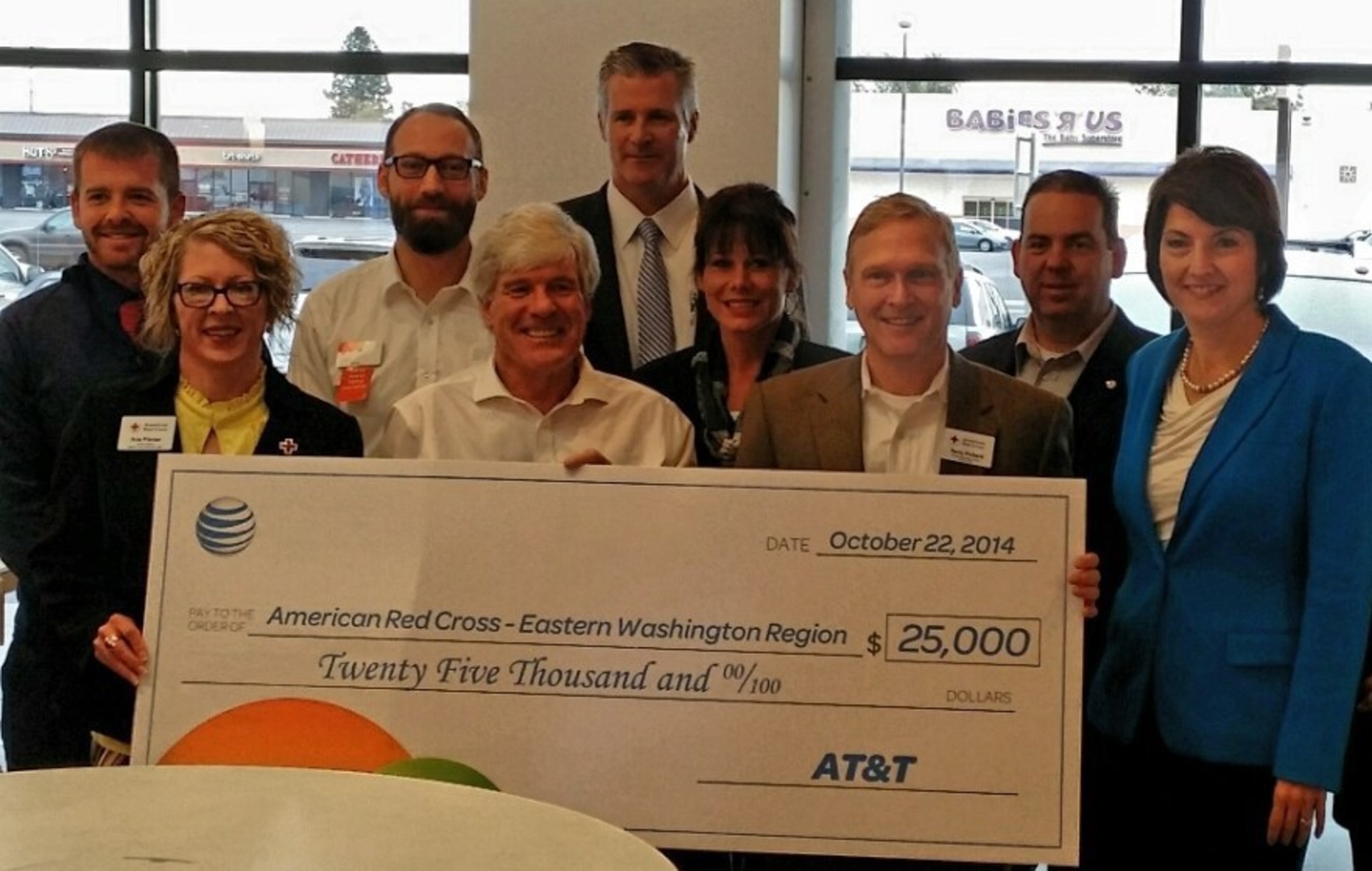 Congresswoman Cathy McMorris Rodgers (right) Joins AT&T personnel and American Red Cross representatives for innovative, new store opening in Spokane with $25,000 donation to American Red Cross Inland Northwest Region.