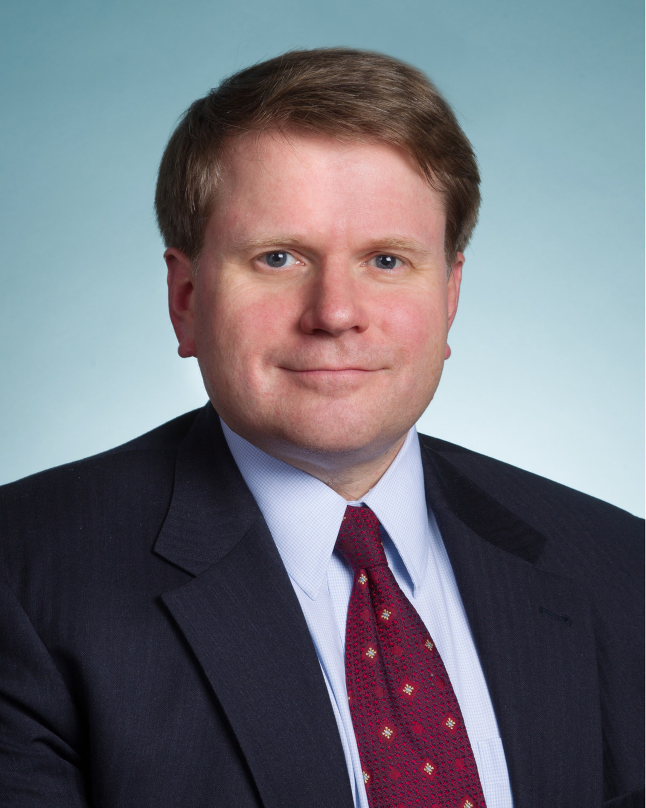 Leading financial services lawyer Andrew Smith joins Covington & Burling's financial institutions group.