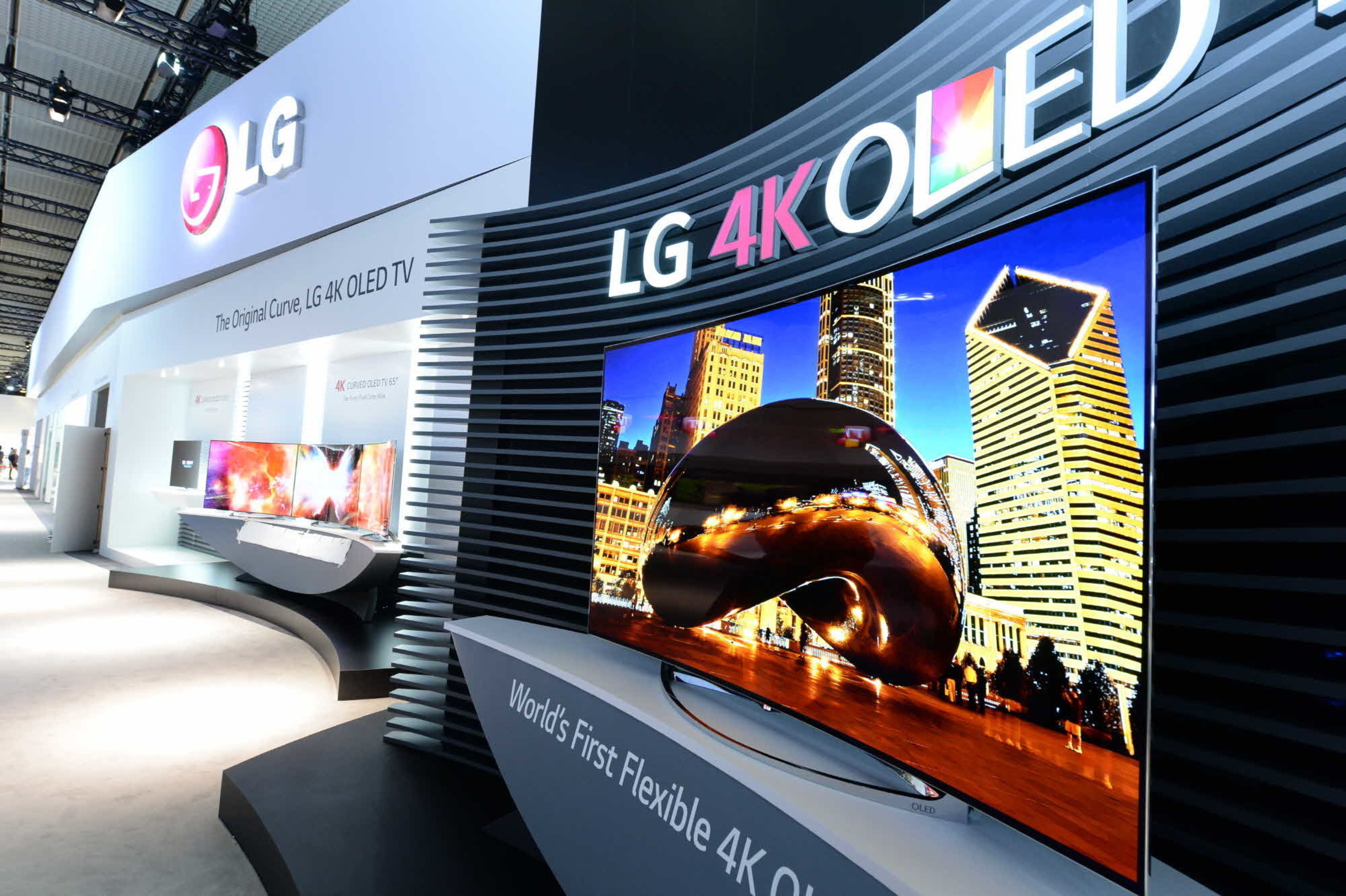 LG's Flexible 77-inch 4K OLED TV was named a 2015 CES Innovation Awards Honoree in the Video Displays category.