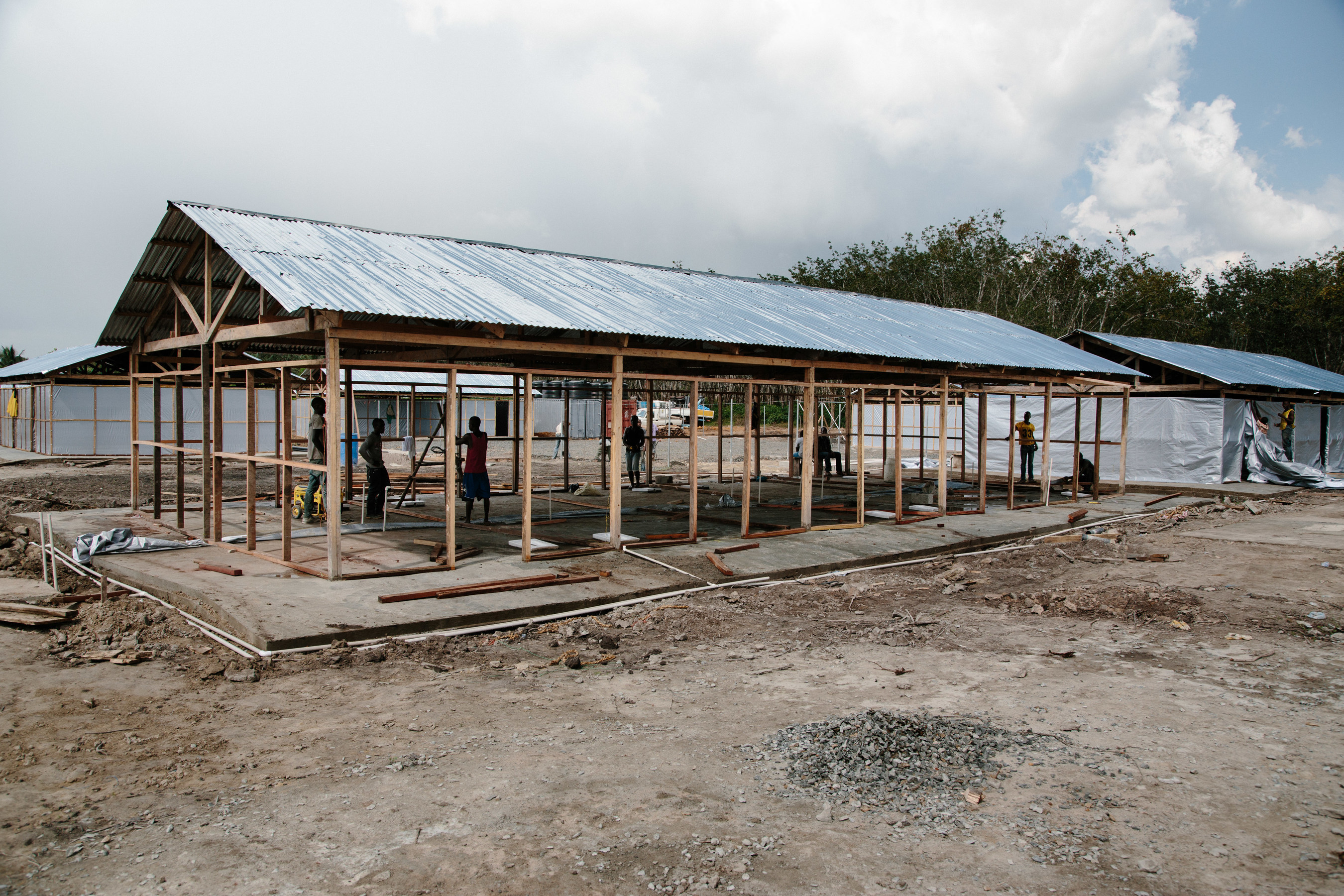 Construction of the first Save the Children Community Care Center for Ebola patients in Margibi County, Liberia. Aubrey Wade/Save the Children.