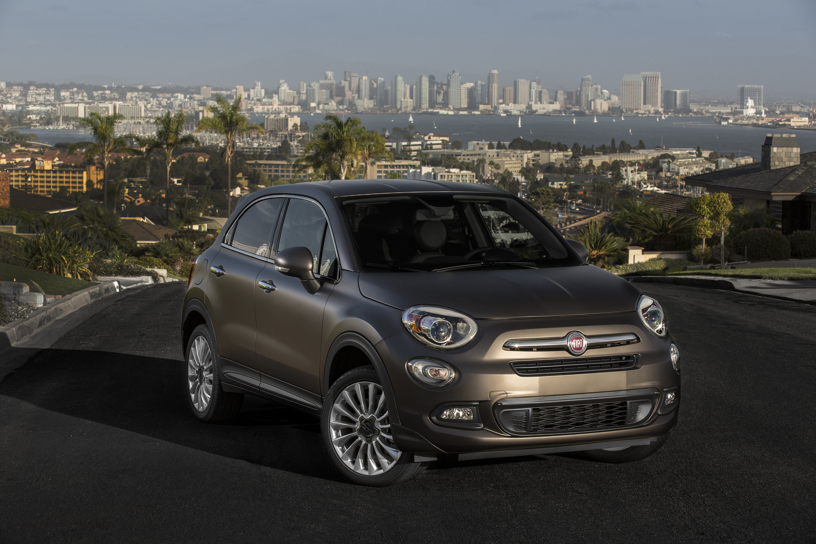 All-new 2016 Fiat 500X Lounge combines iconic Italian style with functionality, performance and all-wheel-drive confidence.