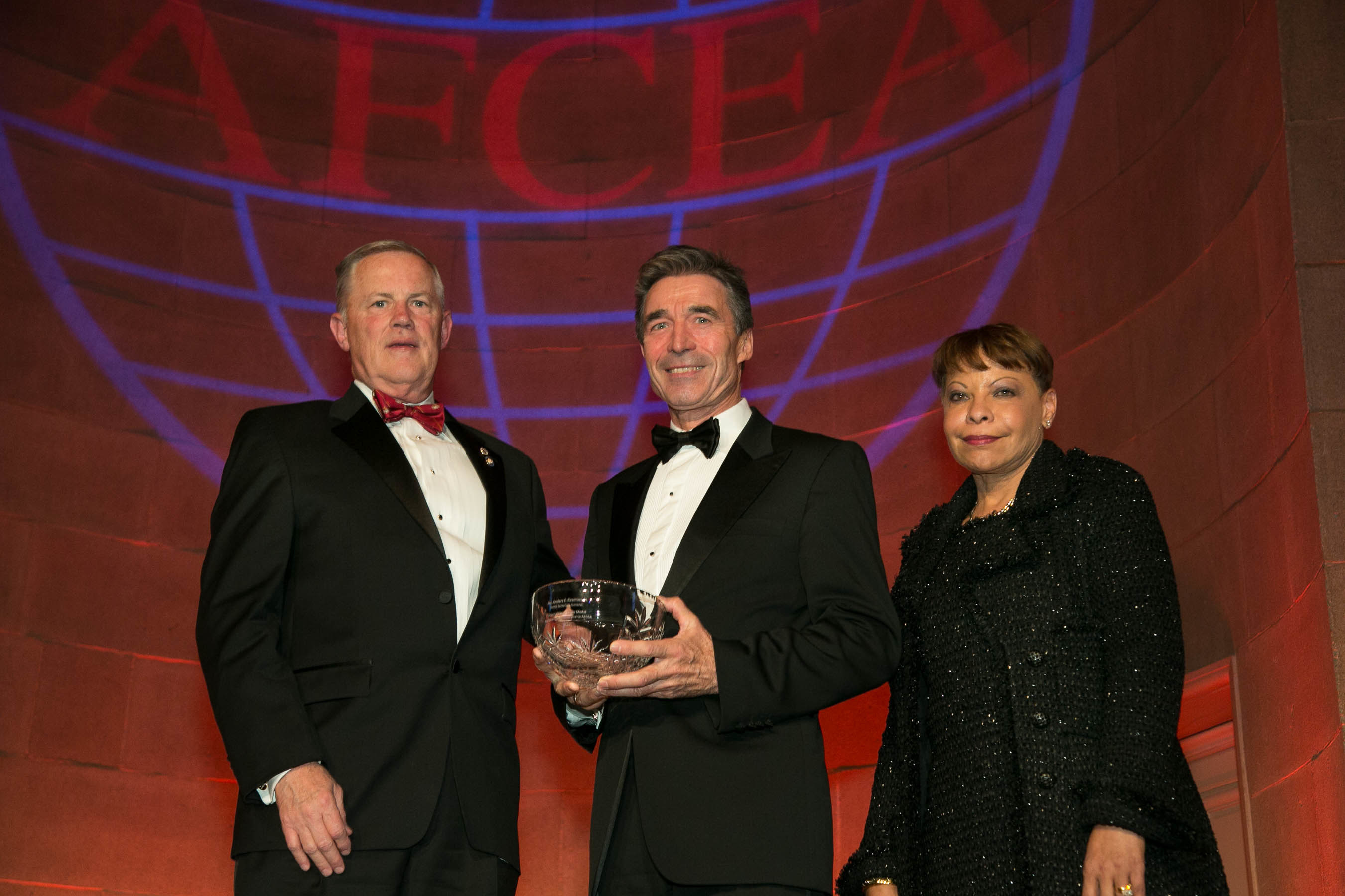 Anders Fogh Rasmussen (c), former secretary general, NATO, receives the 2014 Admiral Jon L. Boyes Medal for Distinguished Service to AFCEA from Lt. Gen. Robert M. Shea, USMC (Ret.) (l), president and chief executive officer, AFCEA International, and Linda Gooden, chair of the board, AFCEA International.