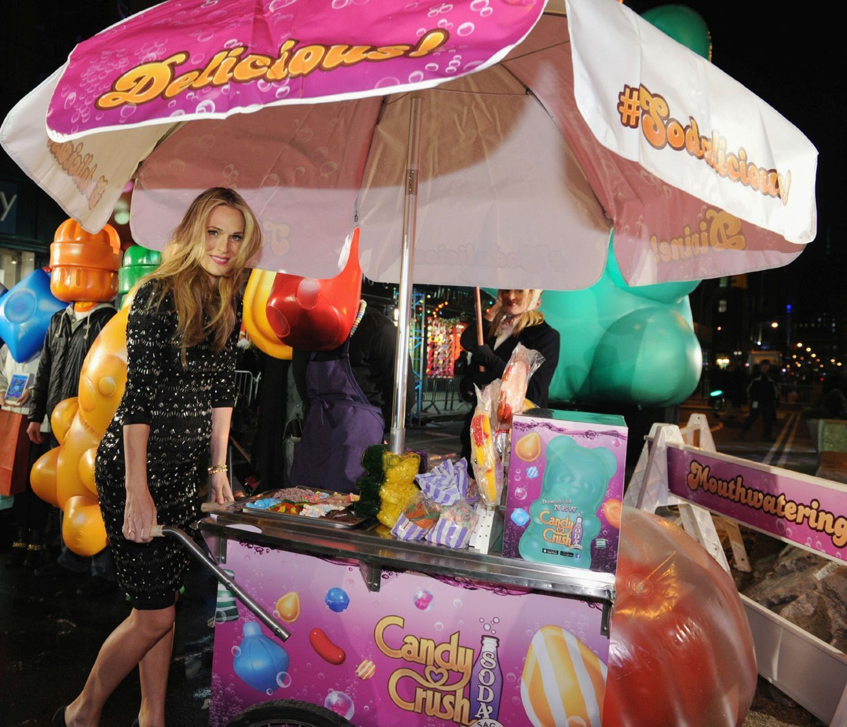 Model and actress, Molly Sims, joins King in New York City to celebrate the launch of Candy Crush Soda Saga (PRNewsFoto/King Digital)