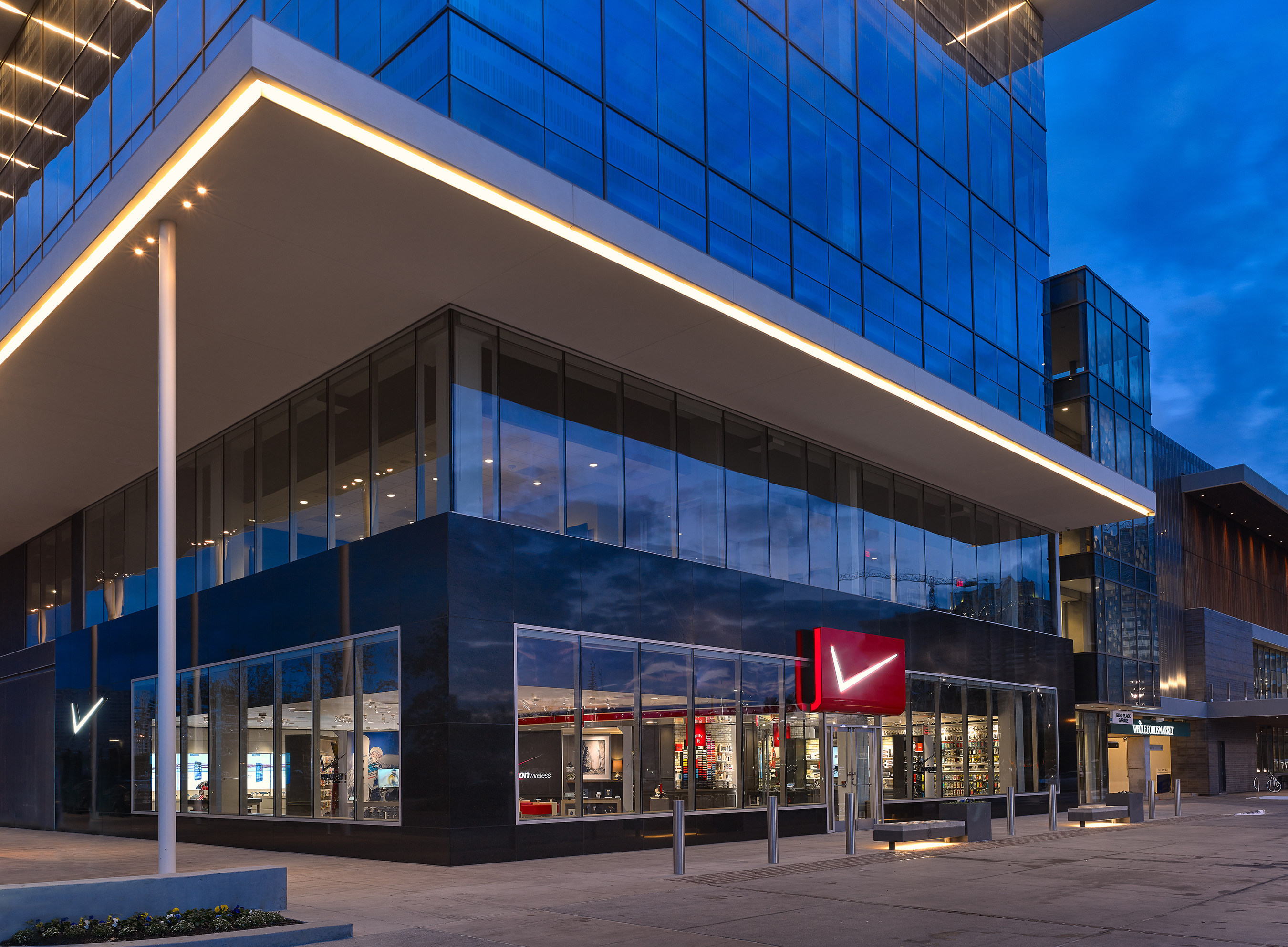 The Verizon Destination Store opened in Houston, Texas today at BLVD Place shopping center. Verizon is taking the retail experience to the next level with a new retail approach focusing on enhancing customers' mobile lifestyles. - (C) John W. Davis, ASMP, AIAP - DVDesign Group, Inc.