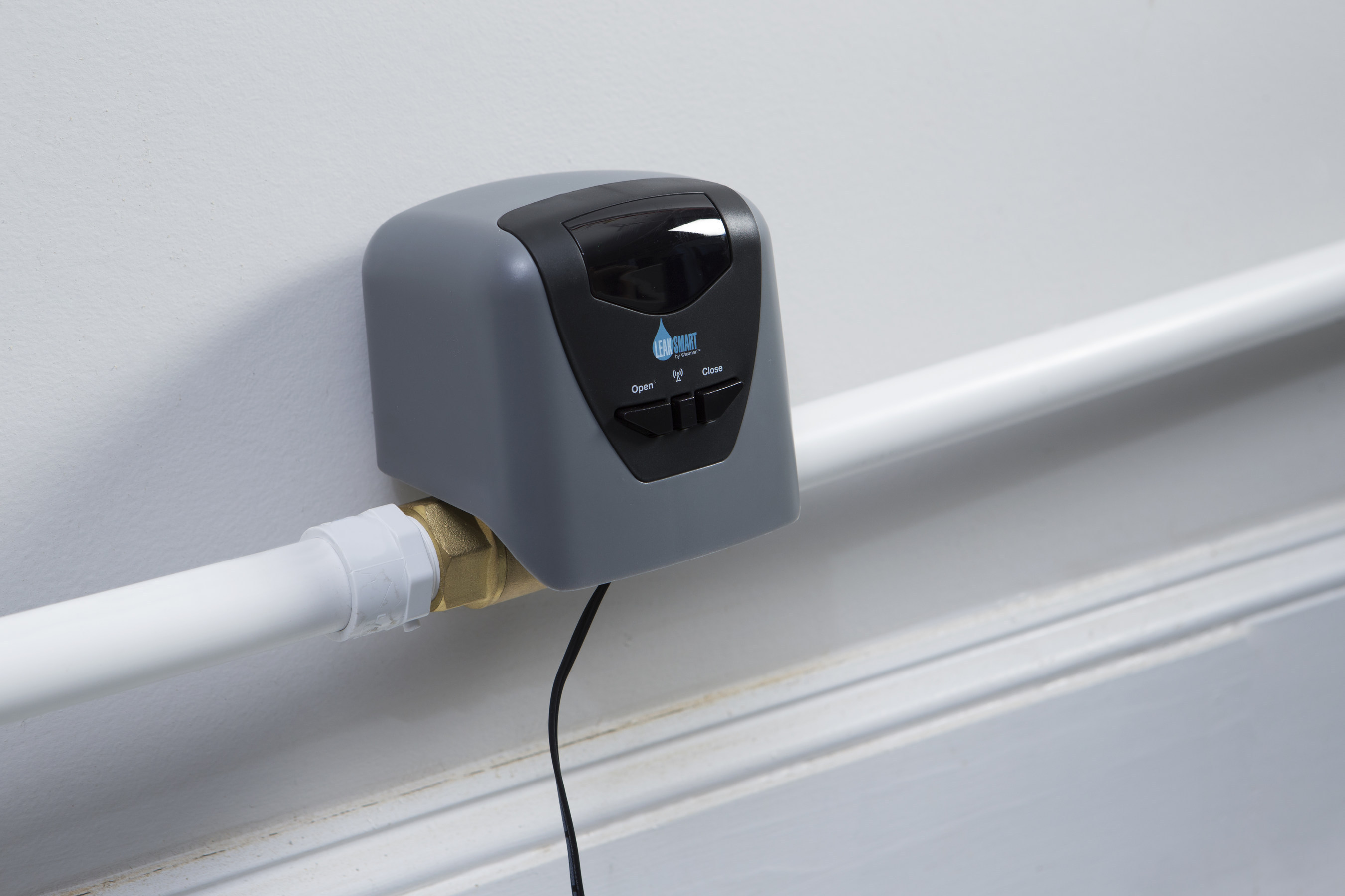 The Smart Valve is the first of its kind to link to water leak detectors and temperature sensors to automatically shut off the water supply if there is a leak detected or the temperature is too low, protecting homes from flooding and potentially costly repairs.