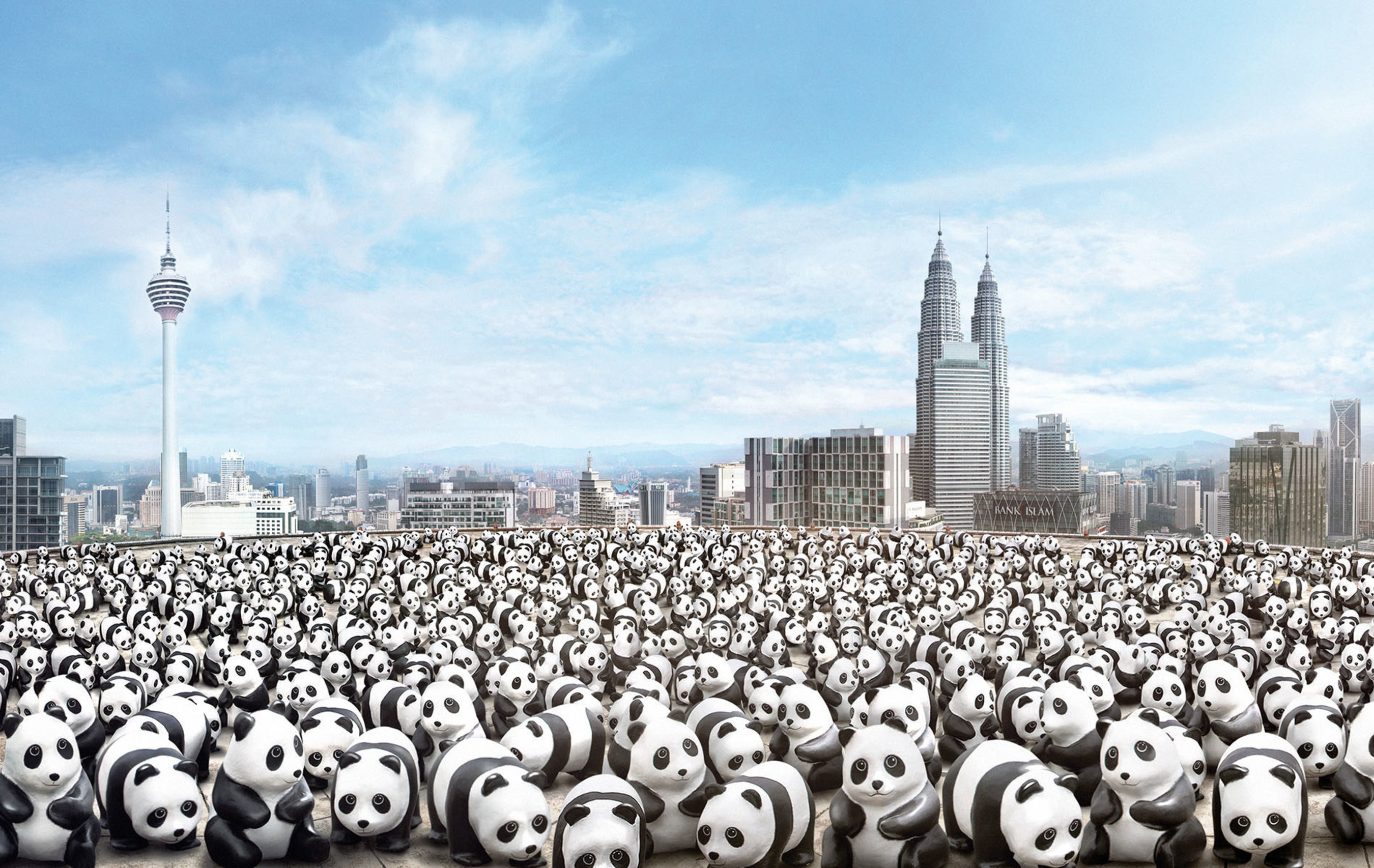 Facing the threat of extinction, the 1600 paper mache Pandas specially designed by Paulo Grangeon aimed to promote the awareness on the need for panda conservation and sustainable development.