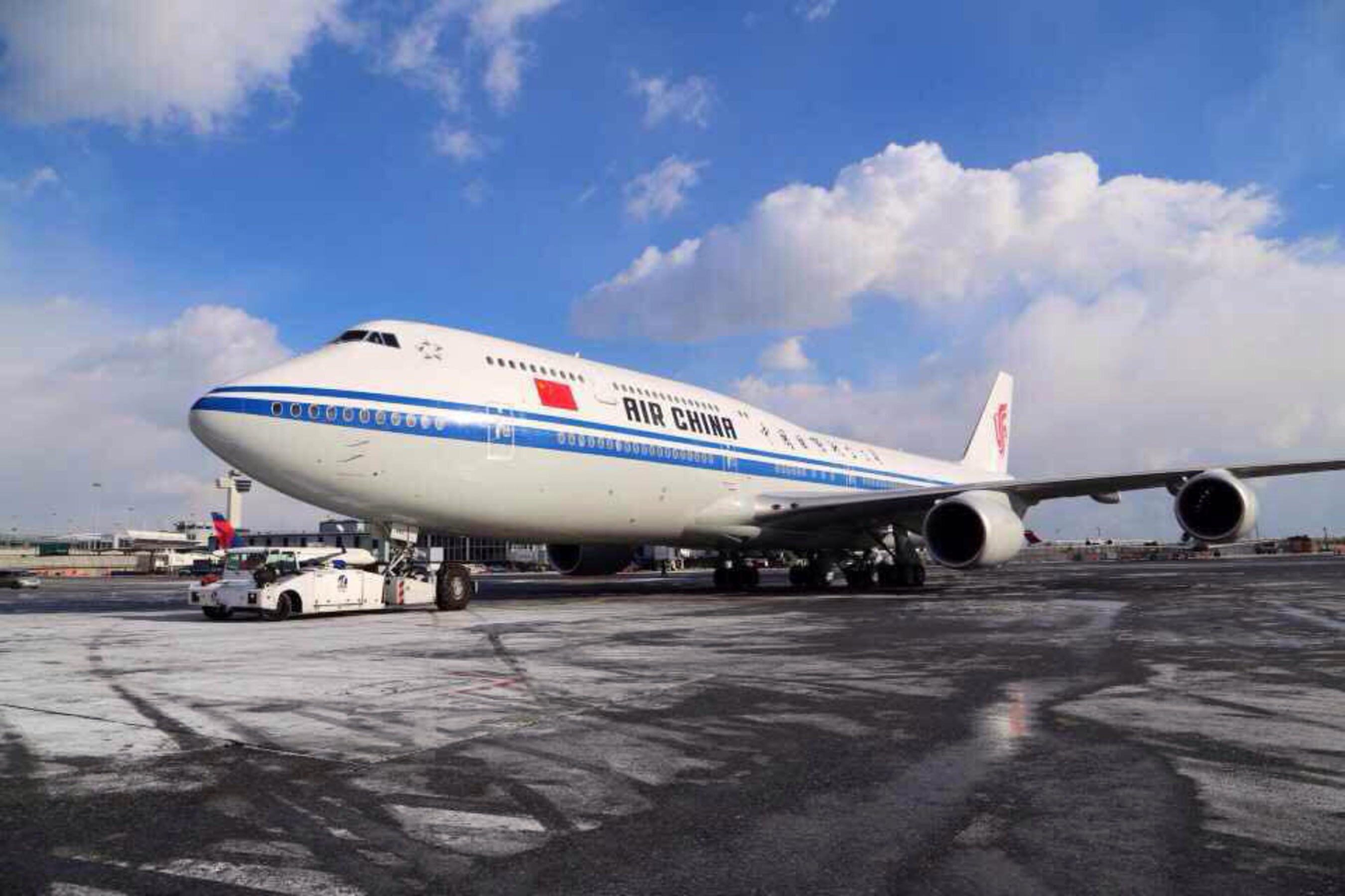 New York Welcomes Air China's New-Generation B747-8 Intercontinental