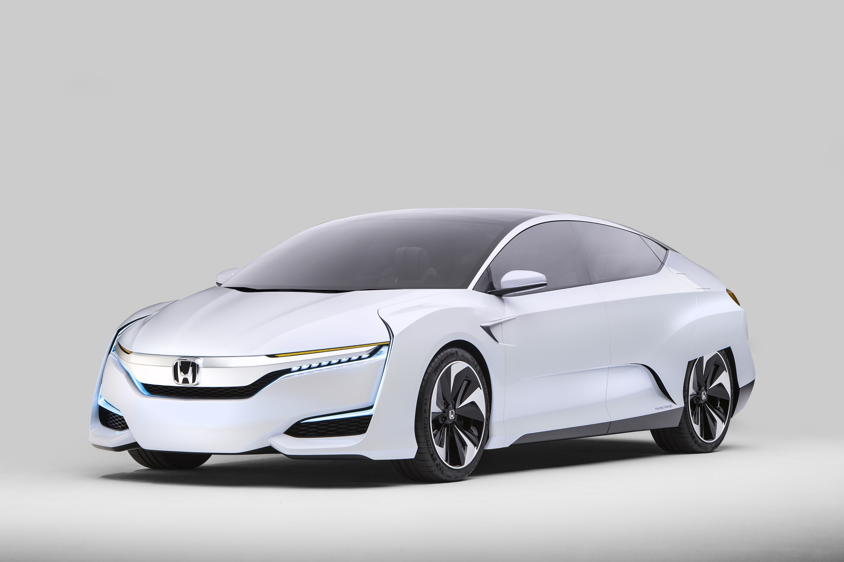 Honda to Launch Next Generation Advanced Powertrain Vehicles by 2018, Honda FCV Concept Makes North American Debut
