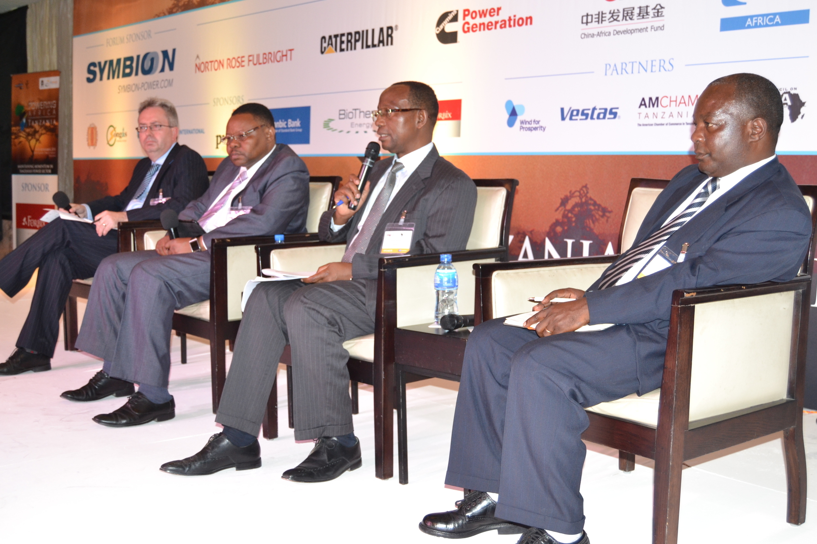 Speakers in session at one of EnergyNetâeuro(TM)s Powering Africa conferences (PRNewsFoto/EnergyNet)
