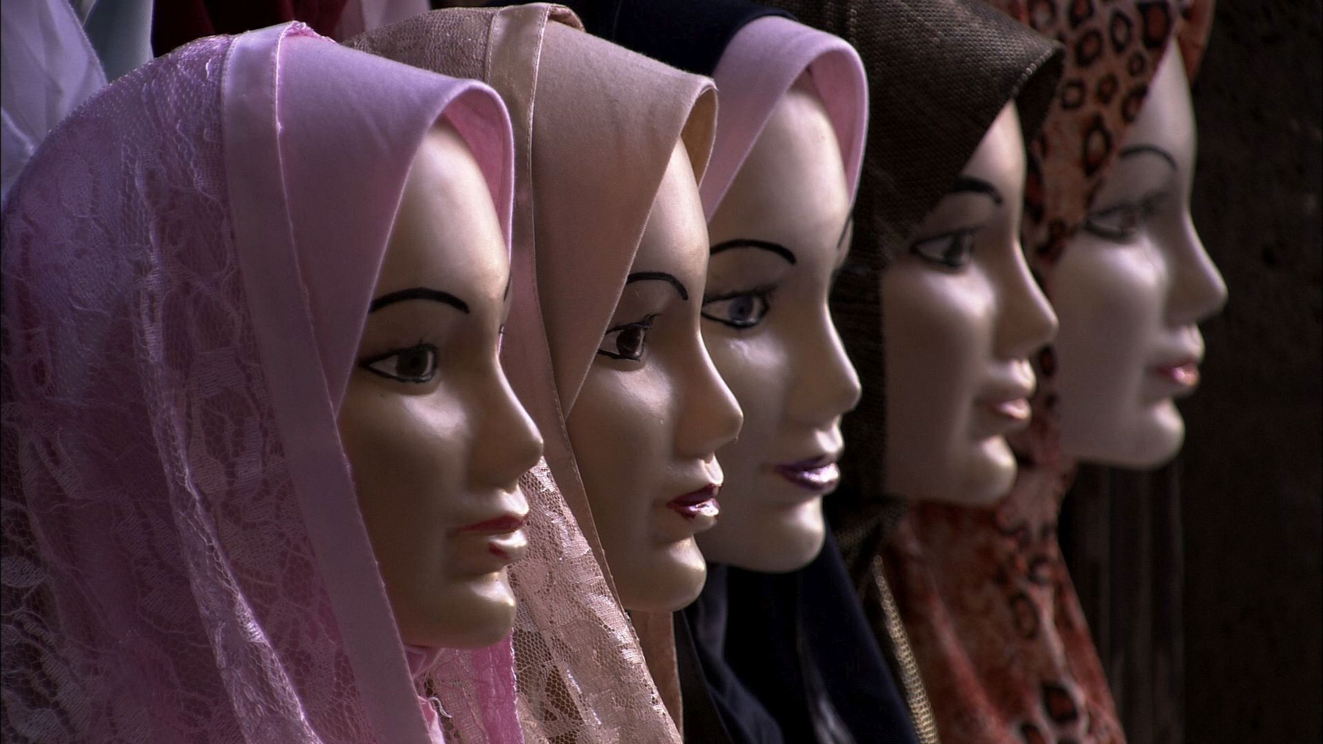 Mannequins with hijabs on. (PRNewsFoto/Pyramedia)