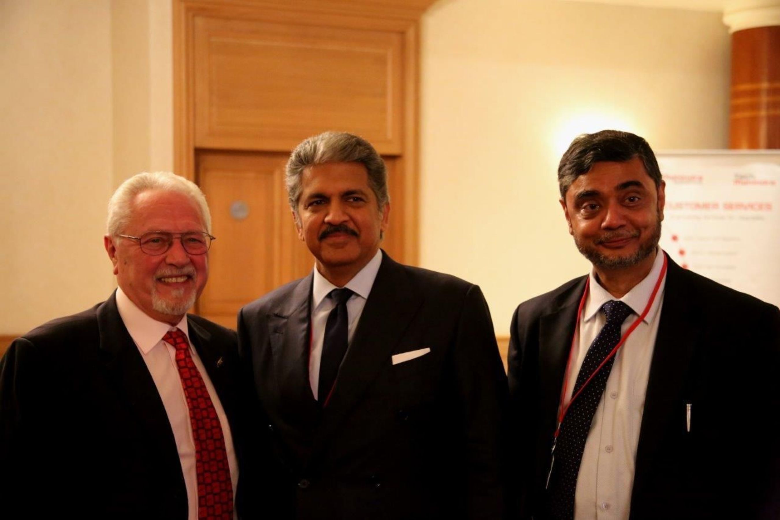 L-R Joesph J. Battaglia, President & CEO, Mr. Anand Mahindra, Chairman & Managing Director, Mahindra Group and Mr. SP Shukla, Member of GEB and Group President Aerospace and Defence making the announcment in Paris. (PRNewsFoto/Mahindra & Mahindra Ltd.)