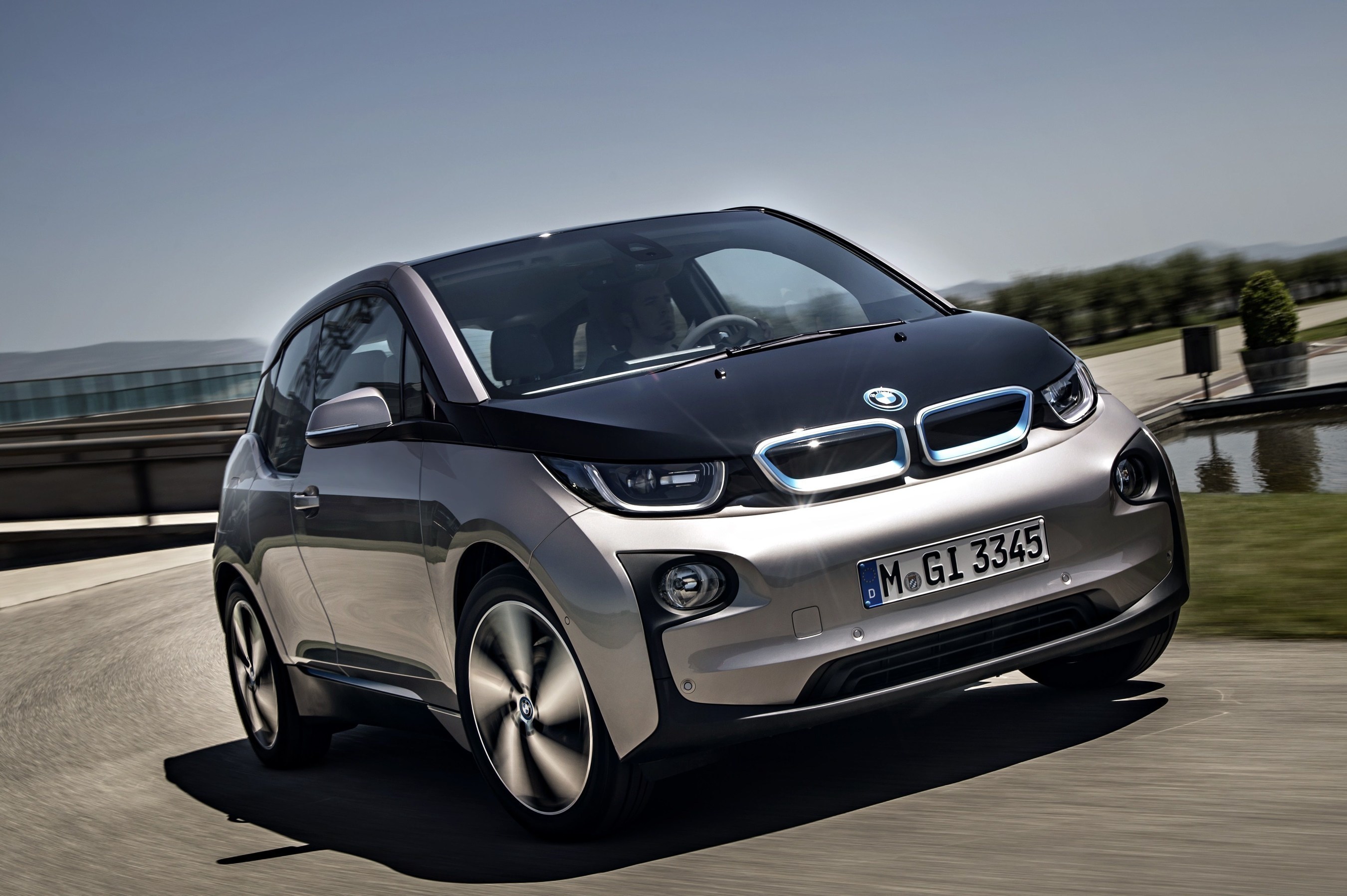 BMW i3: More than 3,000 vehicles sold in September 2015 (PRNewsFoto/BMW Group) (PRNewsFoto/BMW Group)