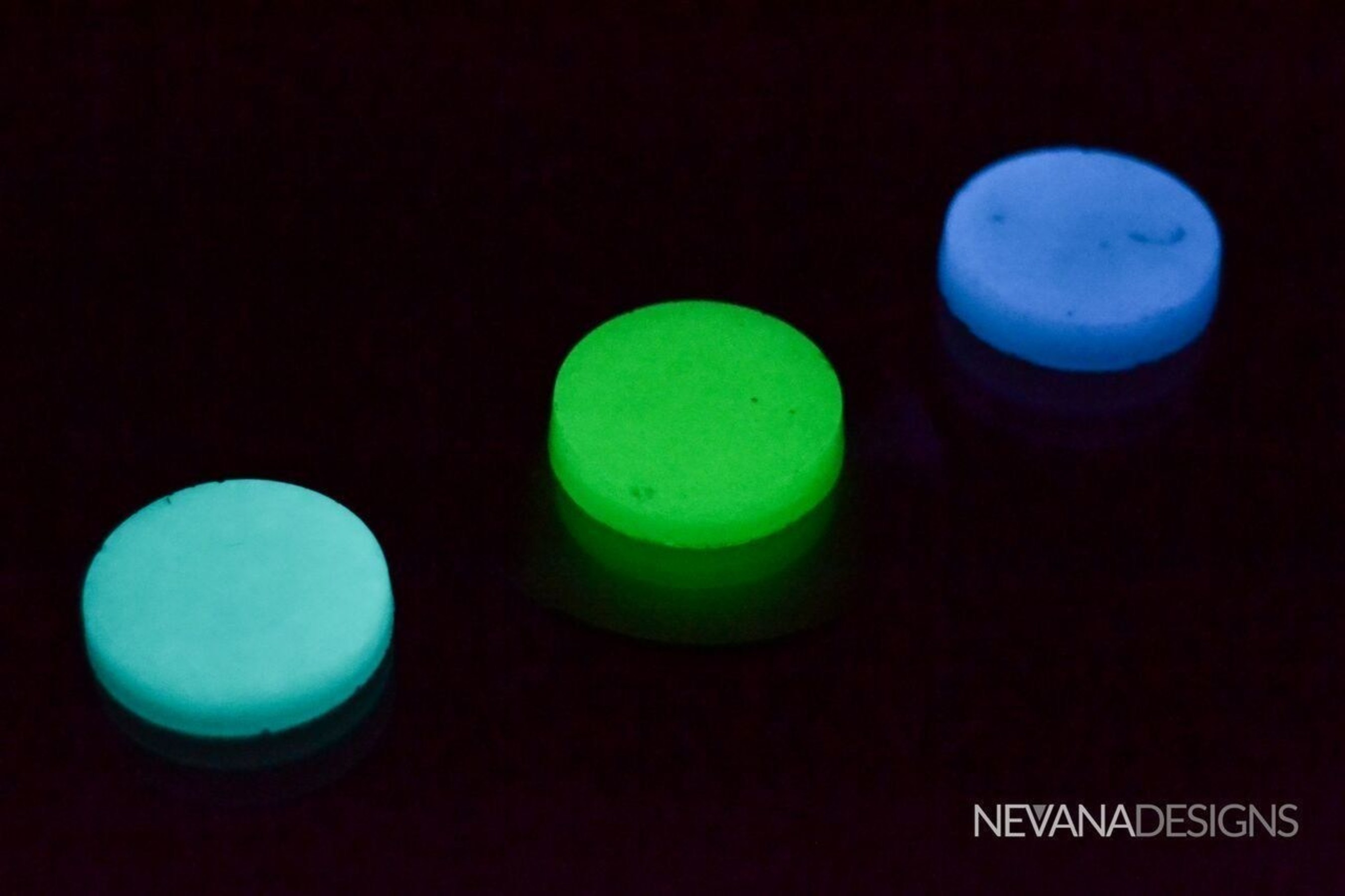 ECO-DISC lighting available in Cobalt Blue, Aqua and Green (PRNewsFoto/Nevana Designs) (PRNewsFoto/Nevana Designs)