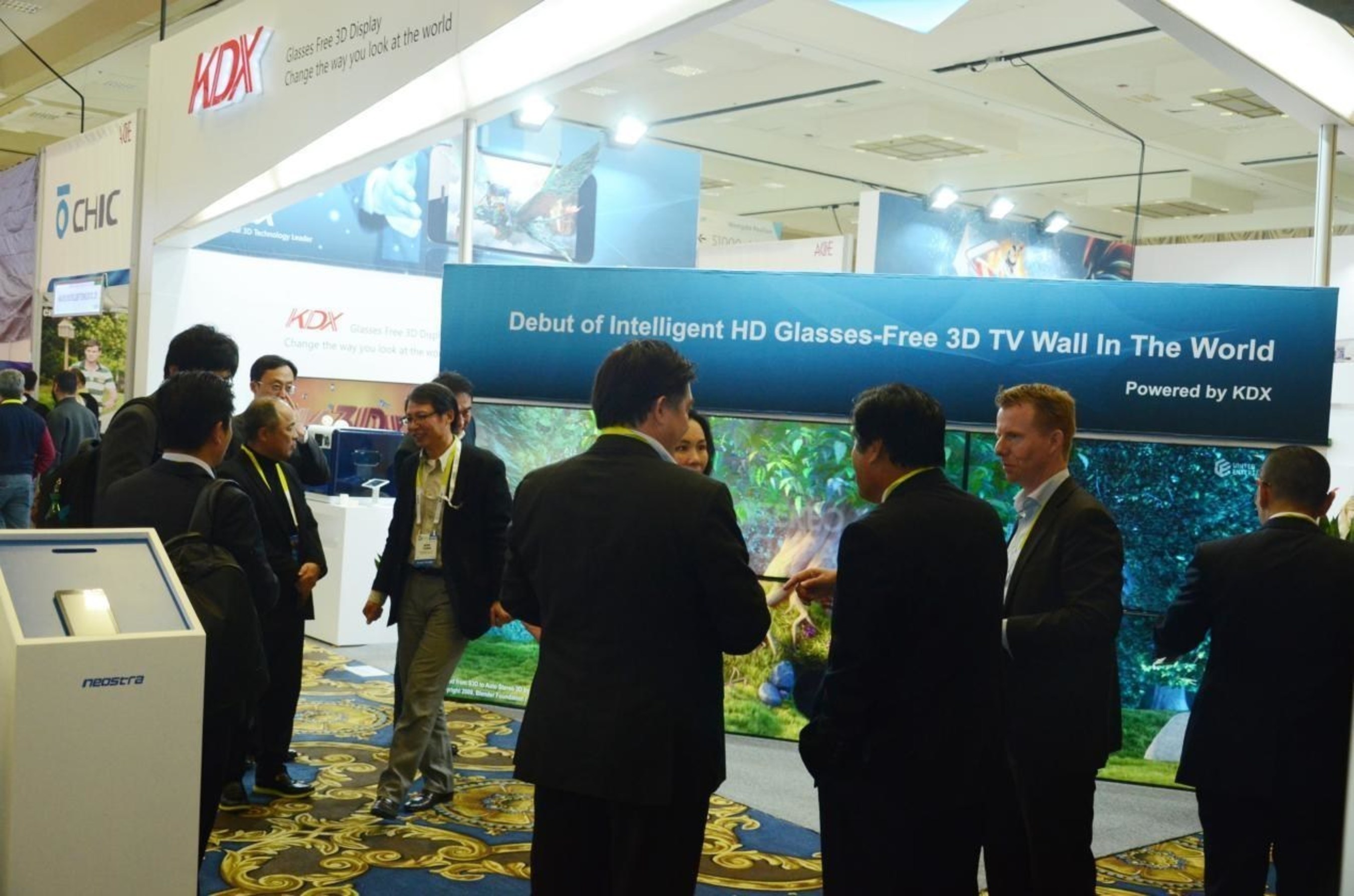 Debut of intelligent HD glasses-free 3D TV wall attracted much attention