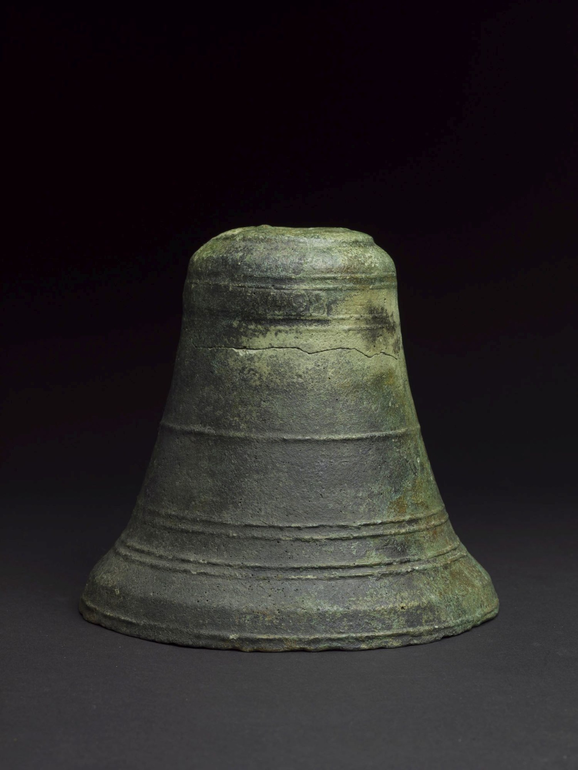 Ship's bell dated 1498 (PRNewsFoto/Oman's Ministry of Heritage) (PRNewsFoto/Oman's Ministry of Heritage)
