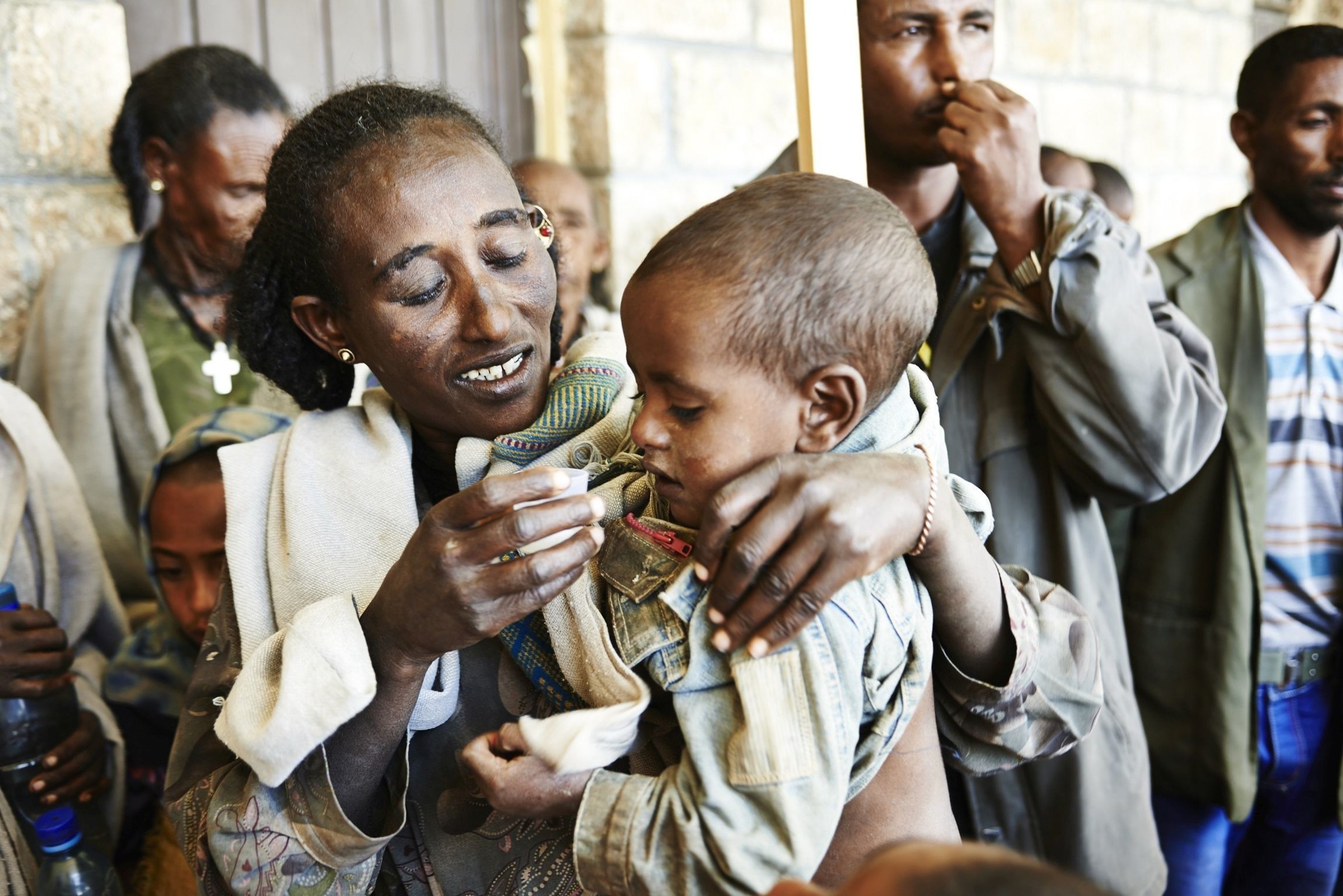 Children receive free antibiotics at a health station in Gamera/northern Ethiopia against trachoma infections. The distribution of antibiotics is part of the S.A.F.E. strategy LIGHT FOR THE WORLD is implementing to combat trachoma. Credit: Aleksandra Pawloff/LIGHT FOR THE WORLD (PRNewsFoto/LIGHT FOR THE WORLD)