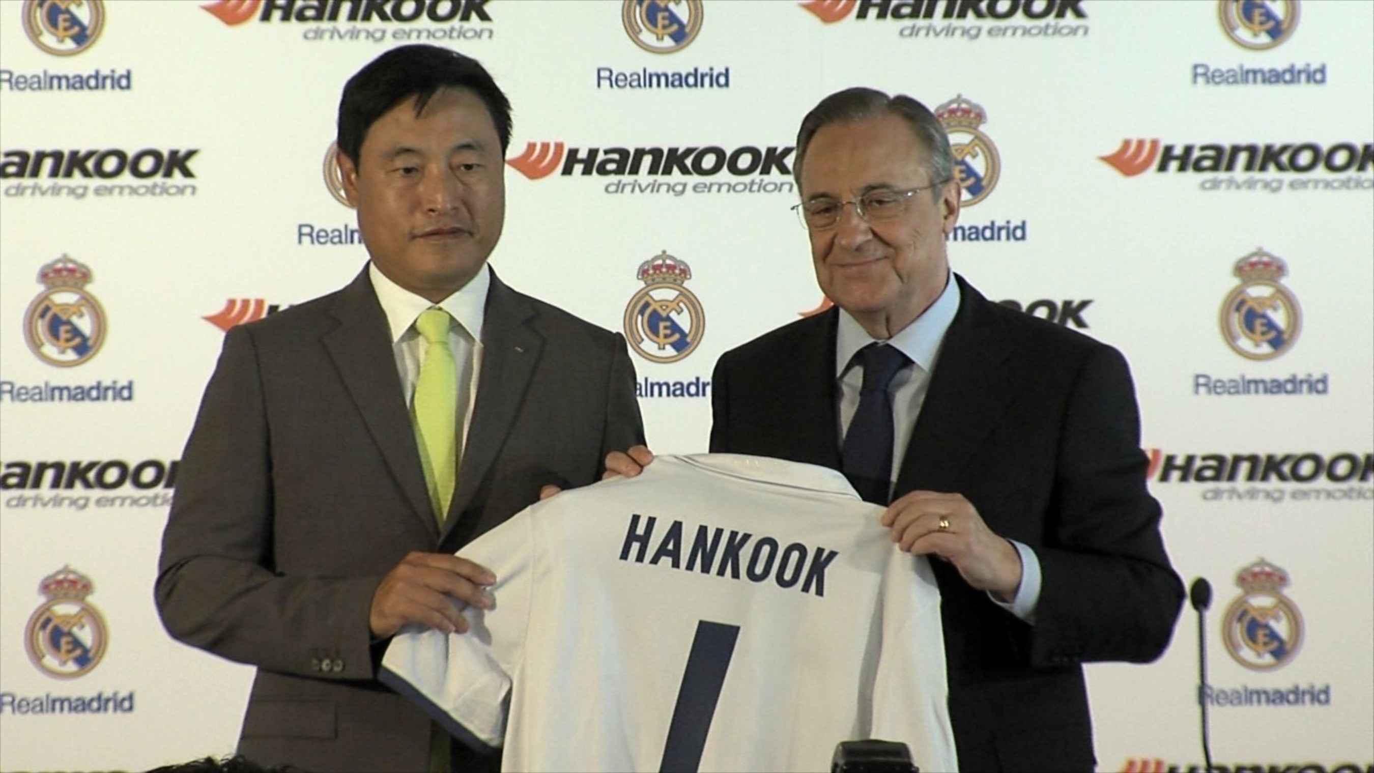 Hankook Tire President and Chief Marketing Officer Hyun Shick Cho and Real Madrid C.F. President Florentino Perez today officially signed their global partnership contract at Santiago Bernabeu stadium. (PRNewsFoto/Hankook Tire Europe GmbH)