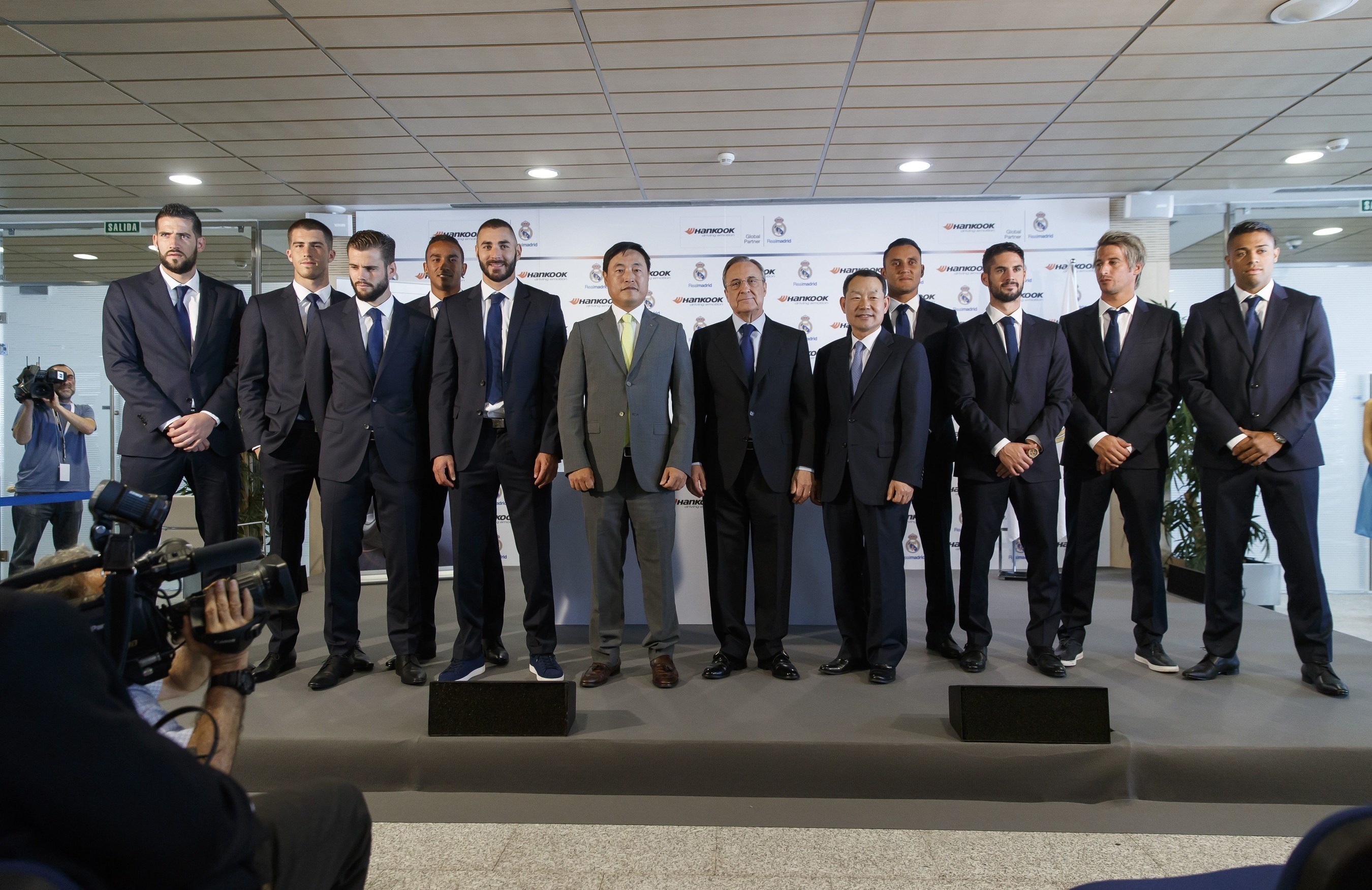 Hankook Tire and Real Madrid FC today officially signed their global partnership contract and were joined by some of the first squad players among them Karim Benzema, Nacho Fernandez Isco and Danilo. (PRNewsFoto/Hankook Tire Europe GmbH)