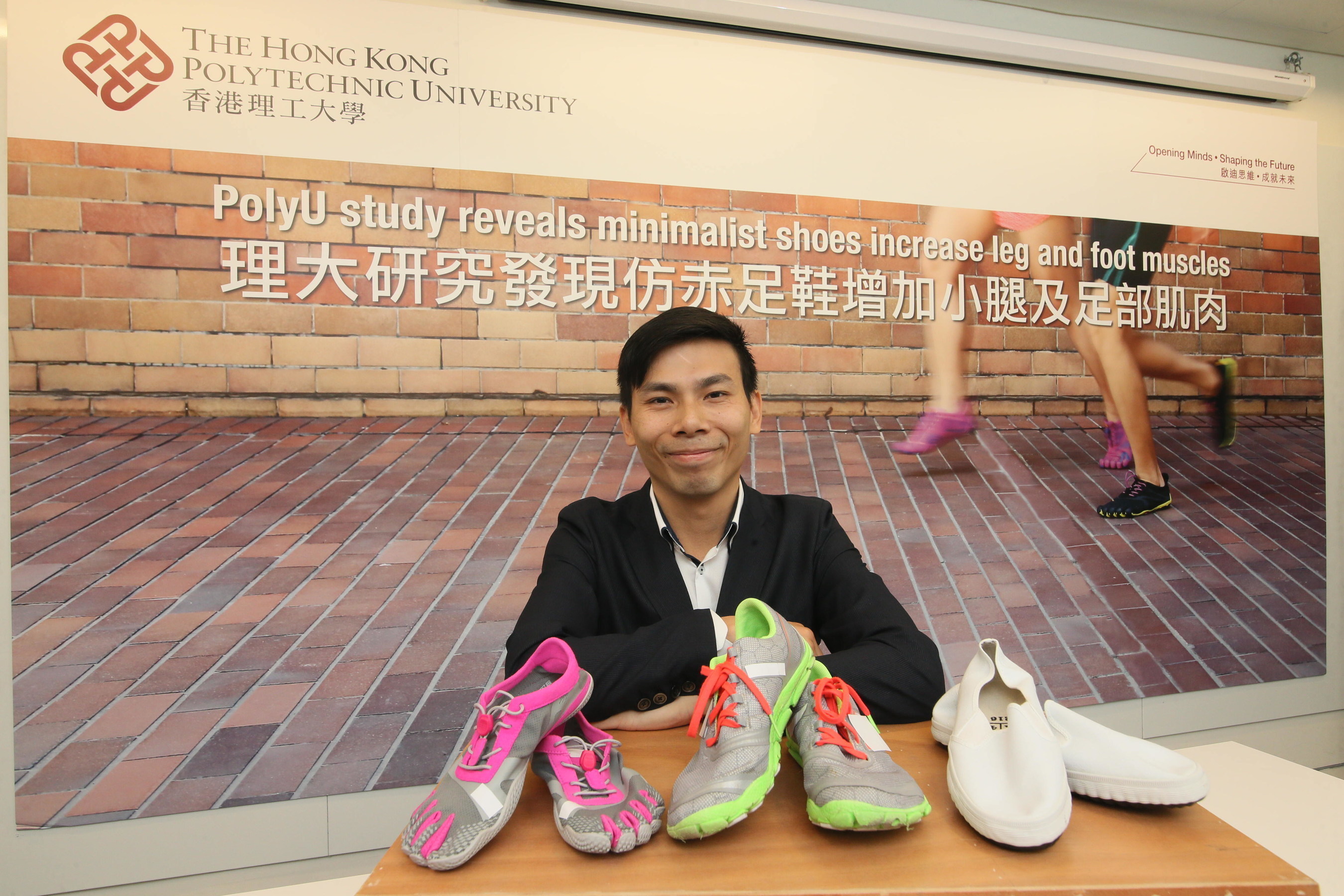 Dr Roy Cheung's study reveals that 
running in minimalist shoes can 
increase leg and foot muscle volume. (PRNewsFoto/PolyU)